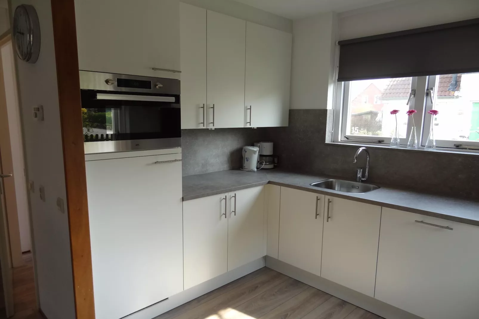 Villapark De Oesterbaai 15-Kitchen