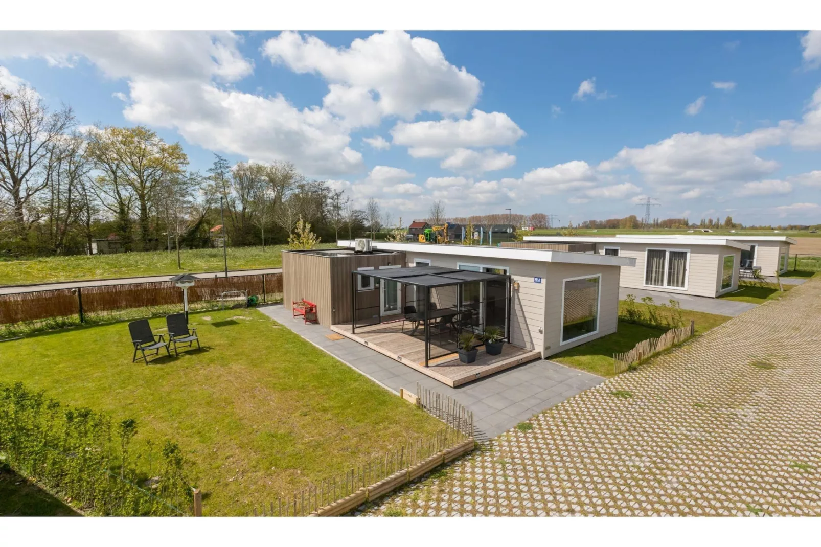 Chalet 4- Vakantiepark Hart van Zeeland-Exterior summer