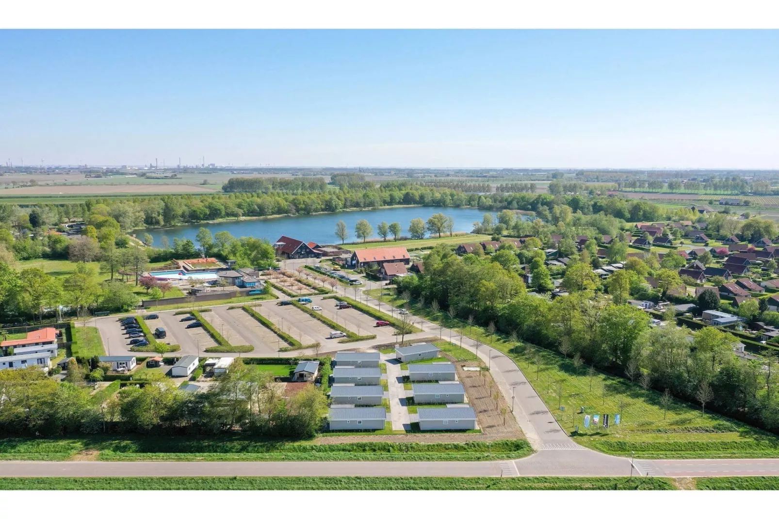 Chalet 4- Vakantiepark Hart van Zeeland-Areas summer 5km