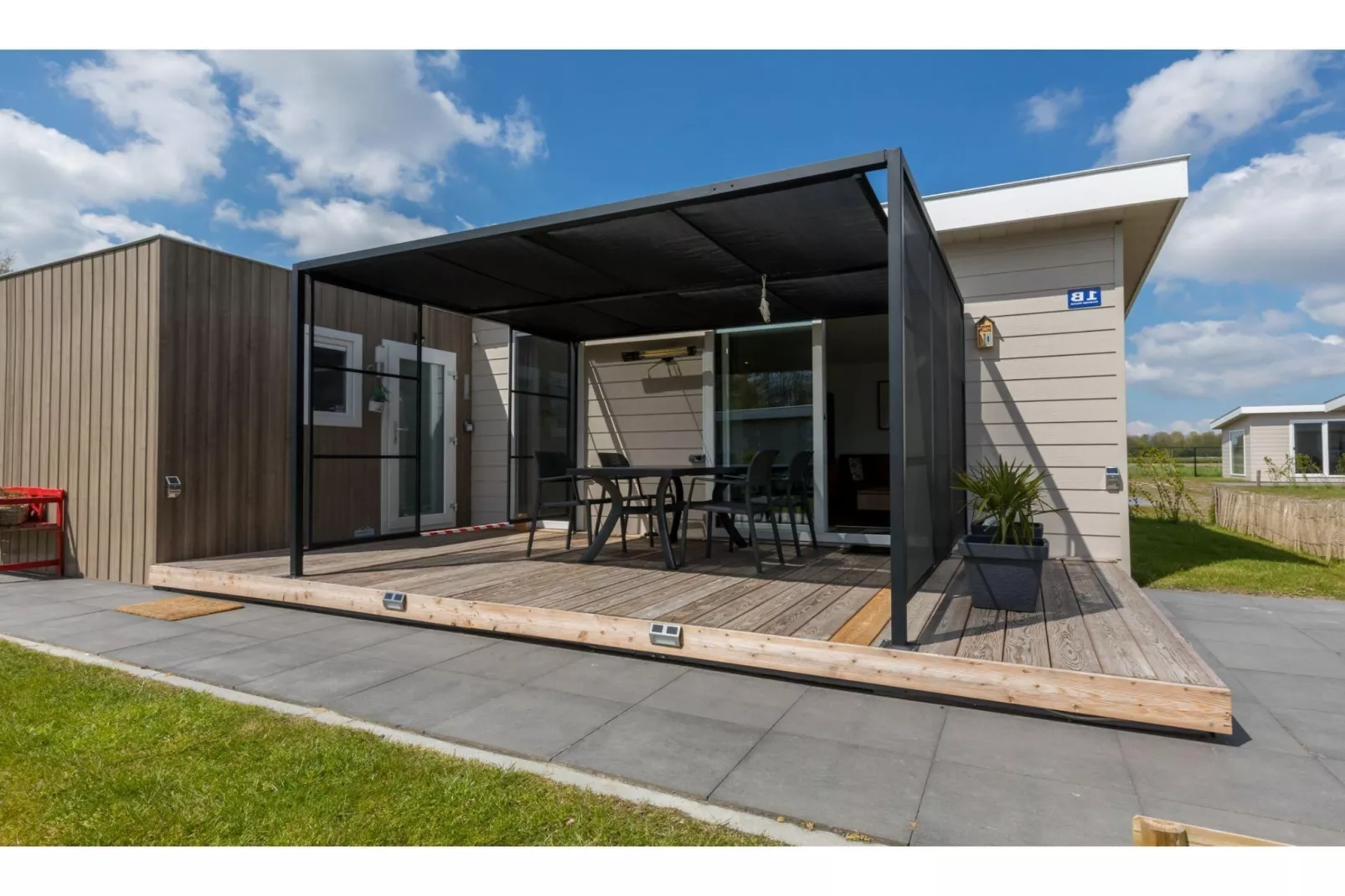 Chalet 4- Vakantiepark Hart van Zeeland-Terrace balcony