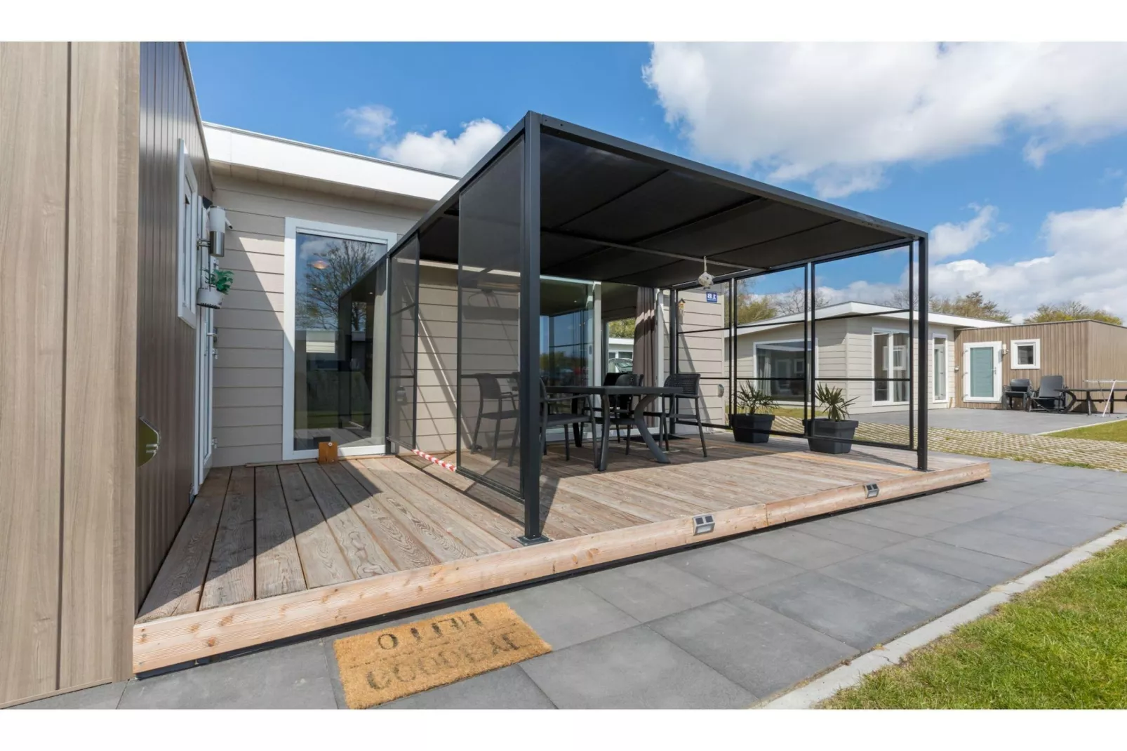 Chalet 4- Vakantiepark Hart van Zeeland-Terrace balcony