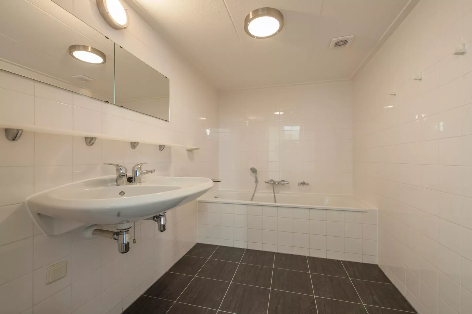 Roompot Beach Resort 21-Bathroom