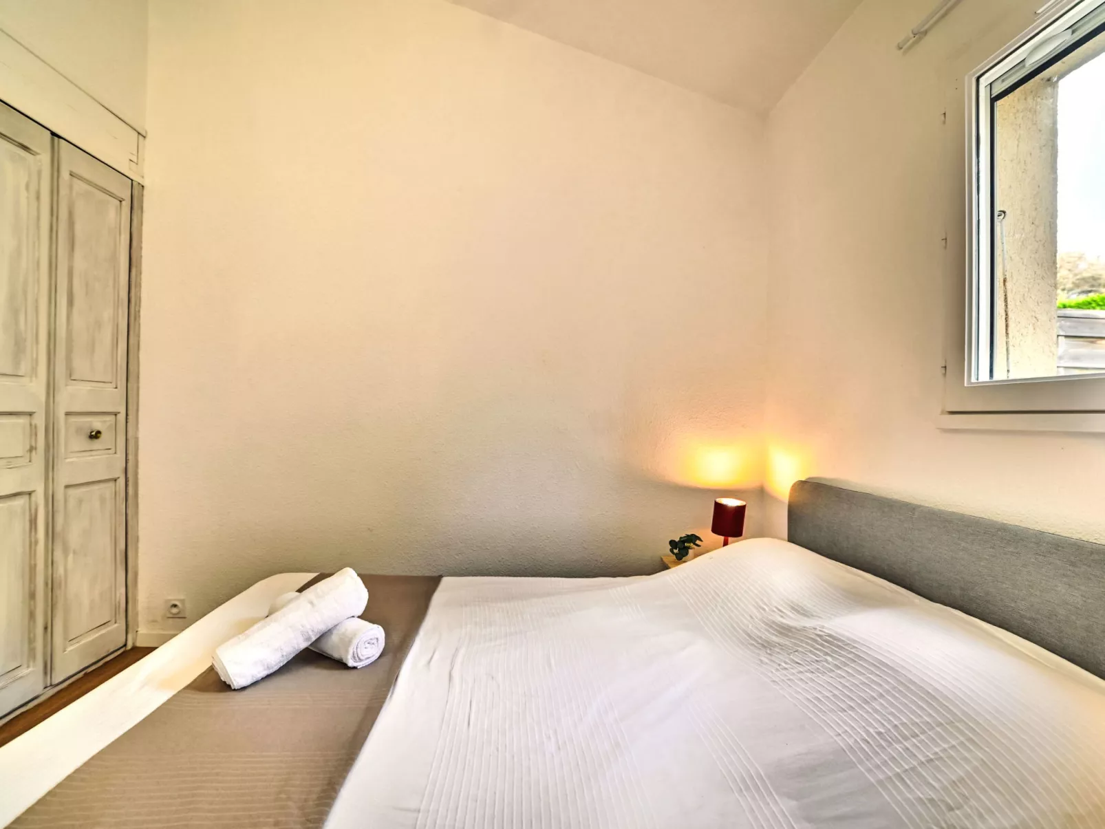 Le Douhet 2-Inside