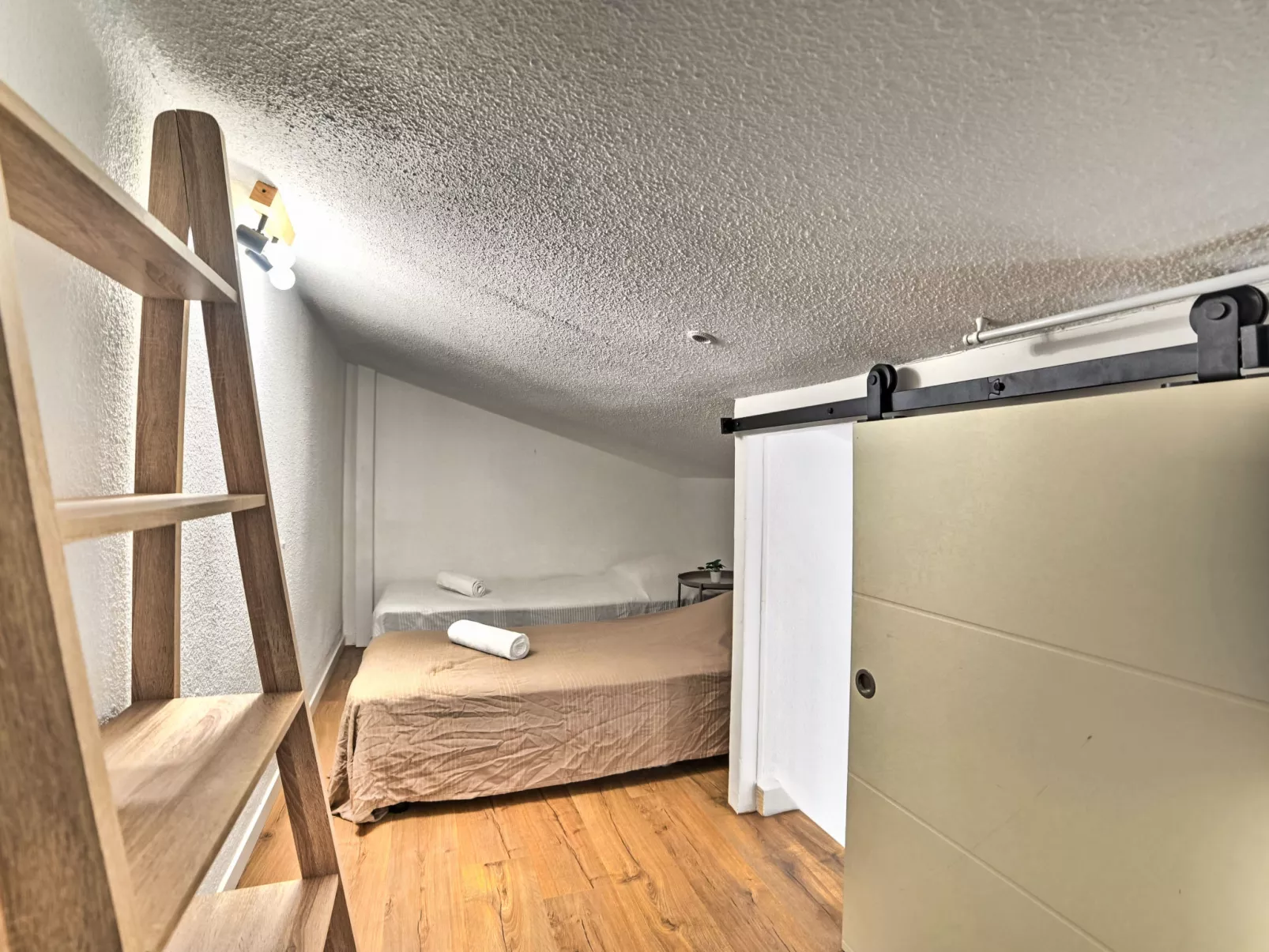 Le Douhet 2-Inside