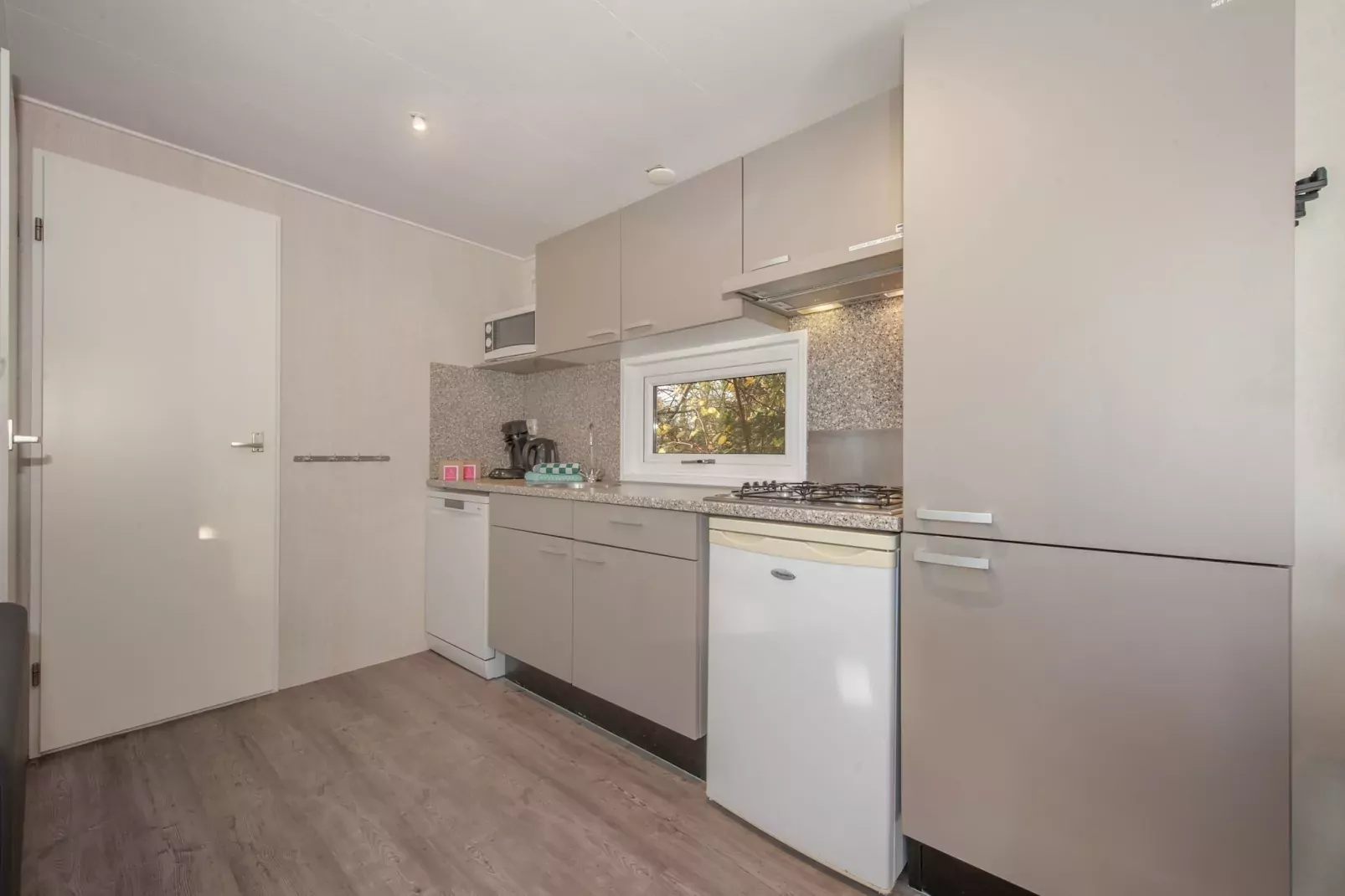 Vakantiepark Beach Resort 23-Kitchen