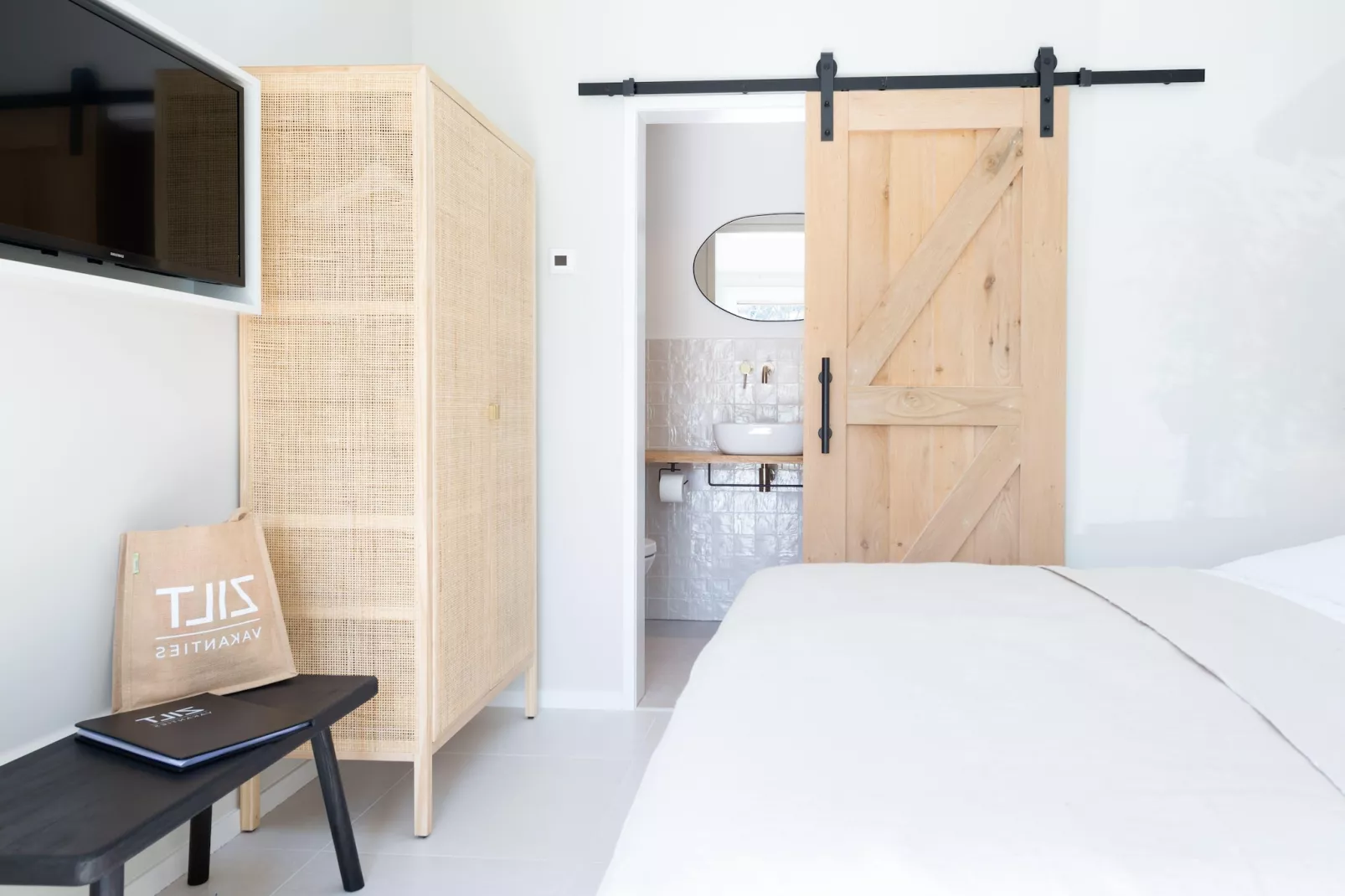 Slow living Suite 1 Oostkapelle-Bedroom