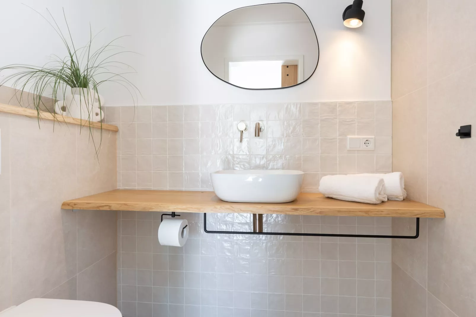 Slow living Suite 1 Oostkapelle-Bathroom