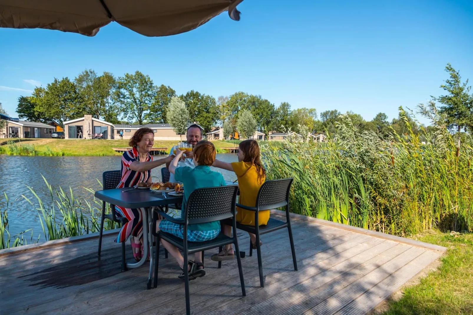 Resort De IJssel Eilanden 8-View summer