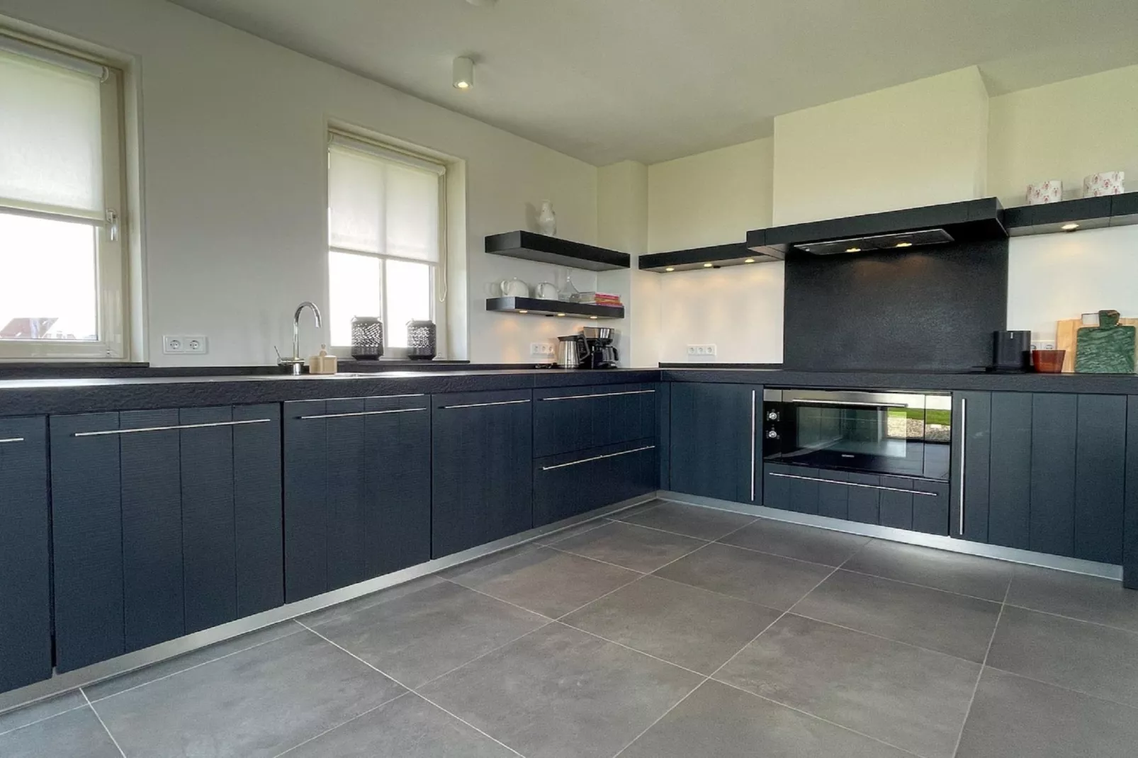 Friese Meren Villa's 21-Kitchen
