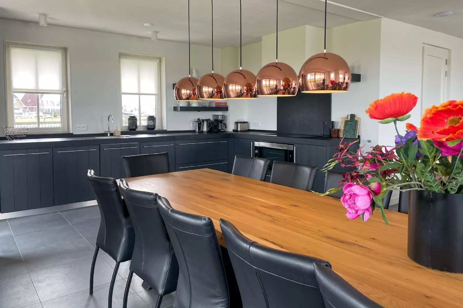 Friese Meren Villa's 21-Dining room