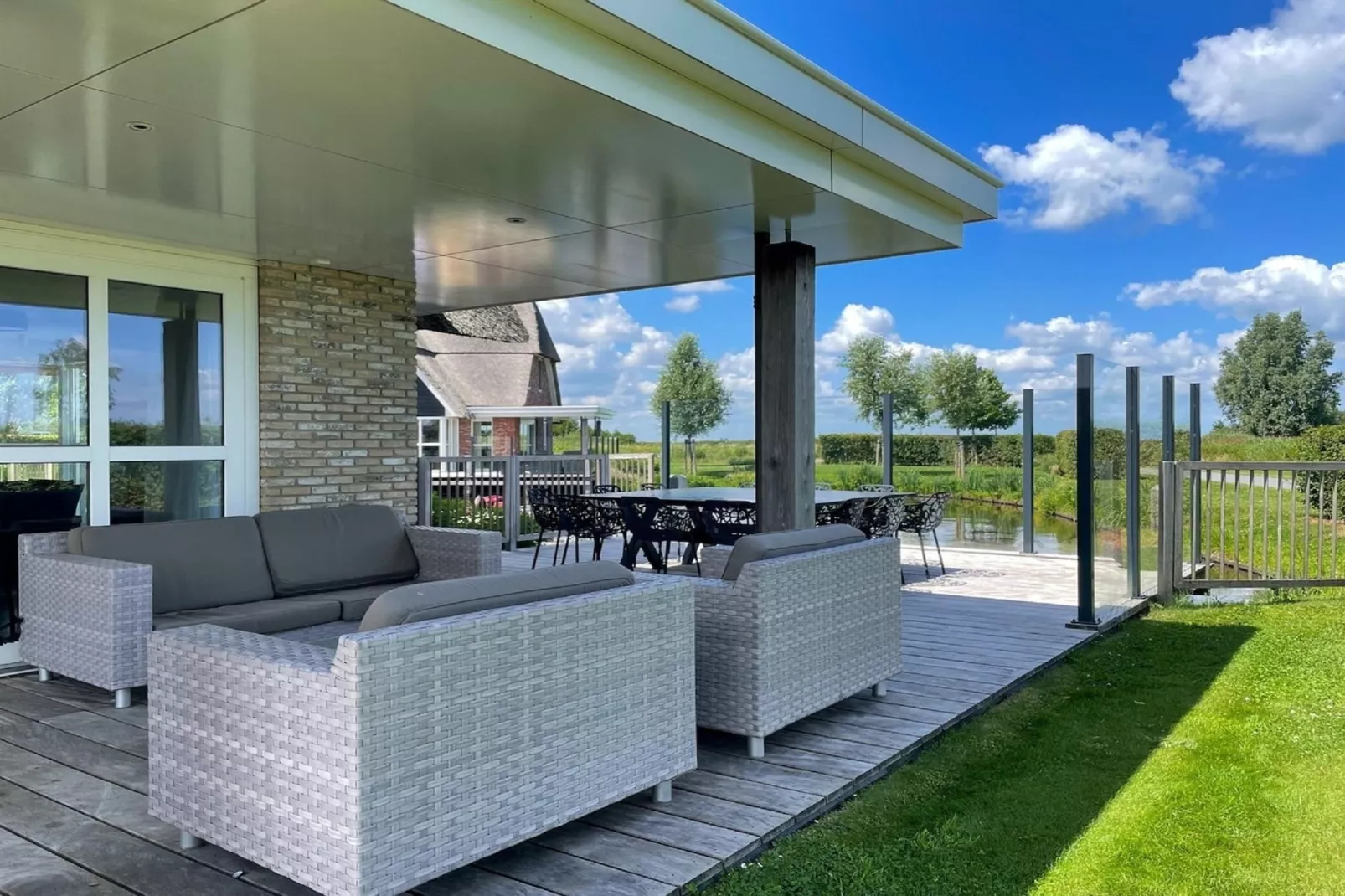 Friese Meren Villa's 21-Terrace balcony