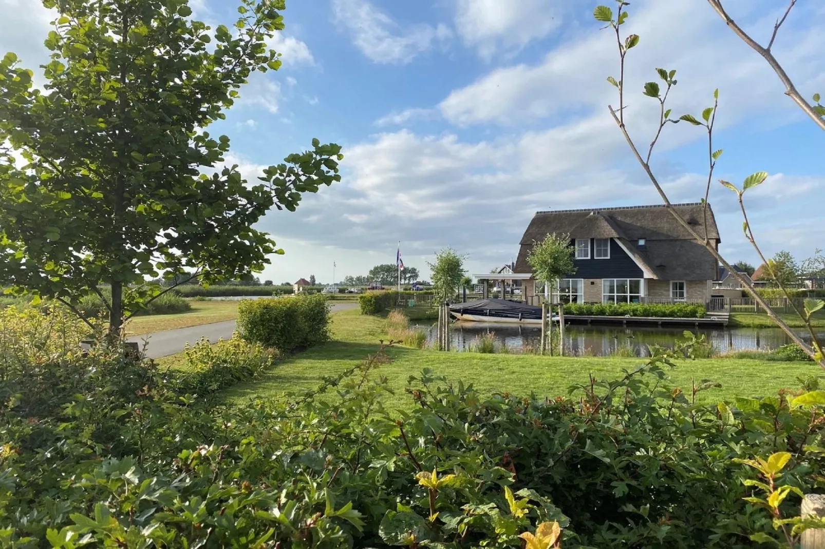 Friese Meren Villa's 21-Exterior summer