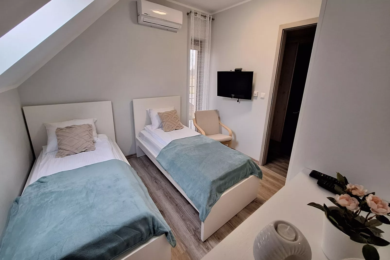 Komfortowy apartament z basenem i ogrodem dla 6 osób w Stepniczce-Bedroom