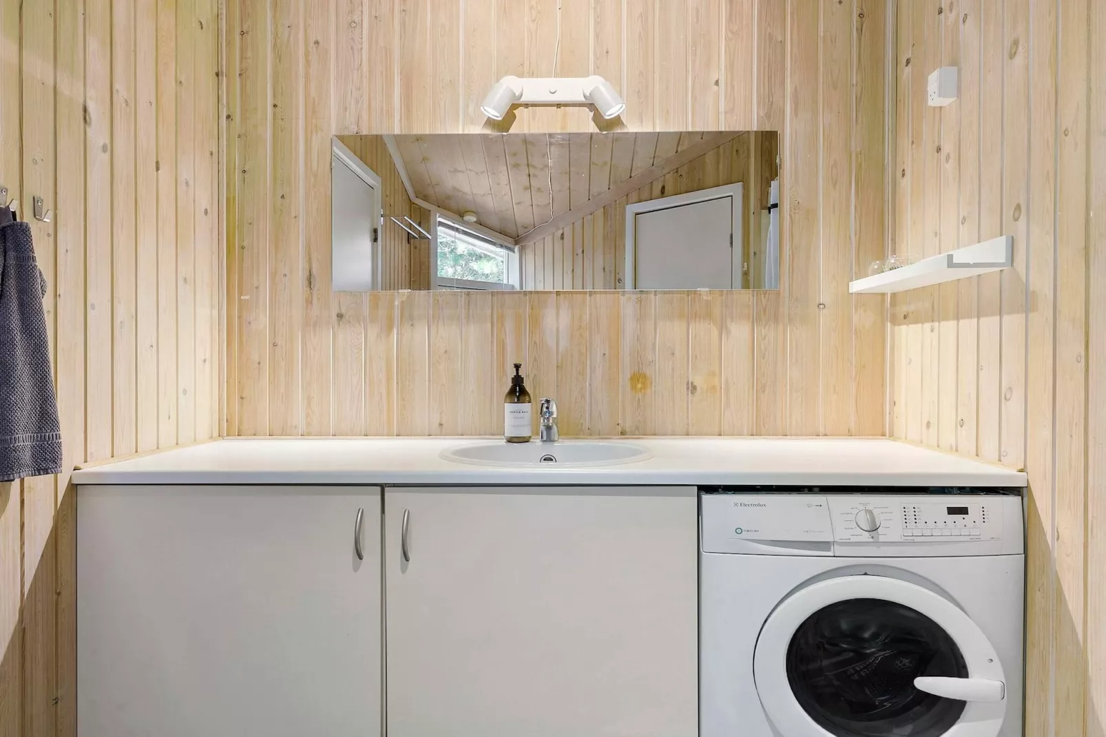 Holiday home with spacious garden-Indoor