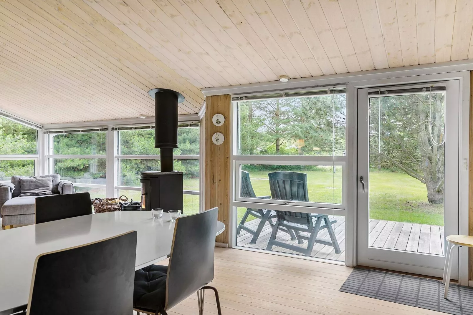 Holiday home with spacious garden-Indoor