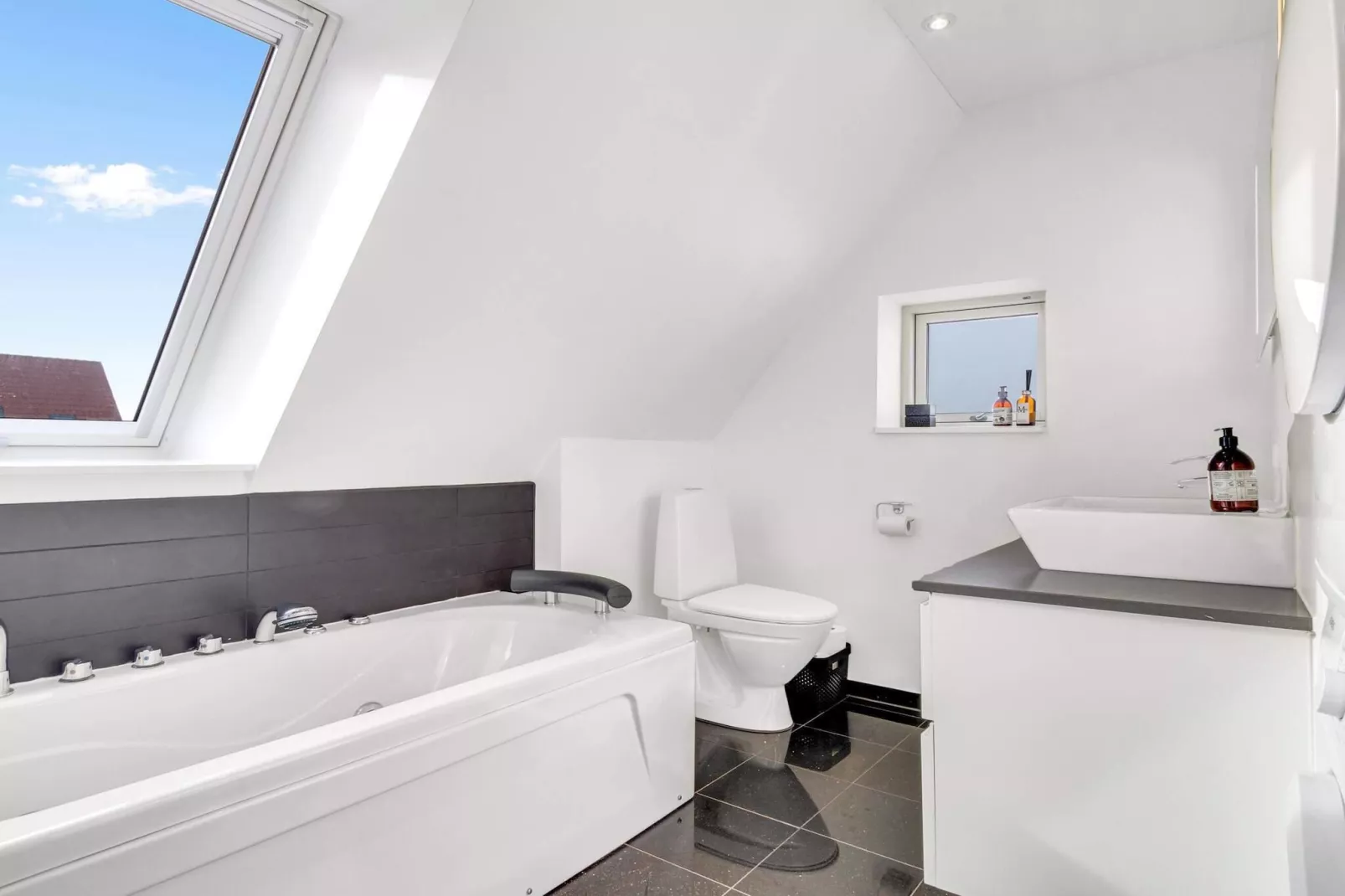Holiday home, 750m from beach-Indoor