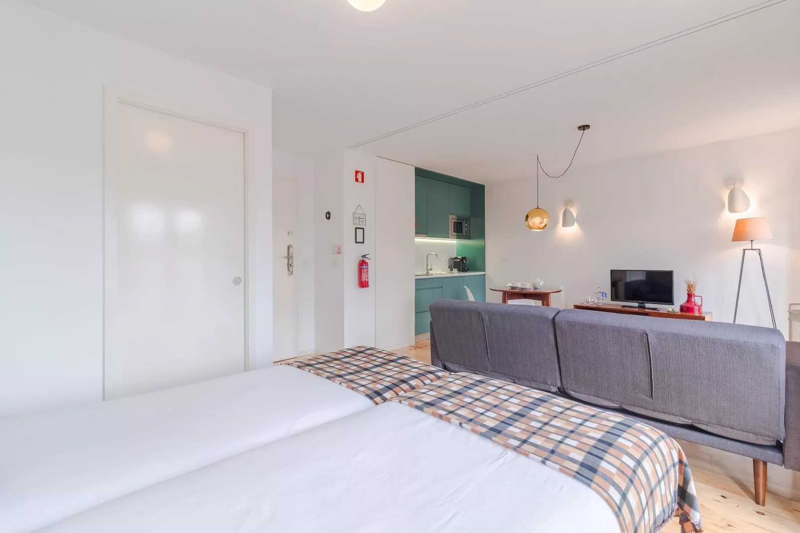 YOUROPO - The Tower 6T-Bedroom