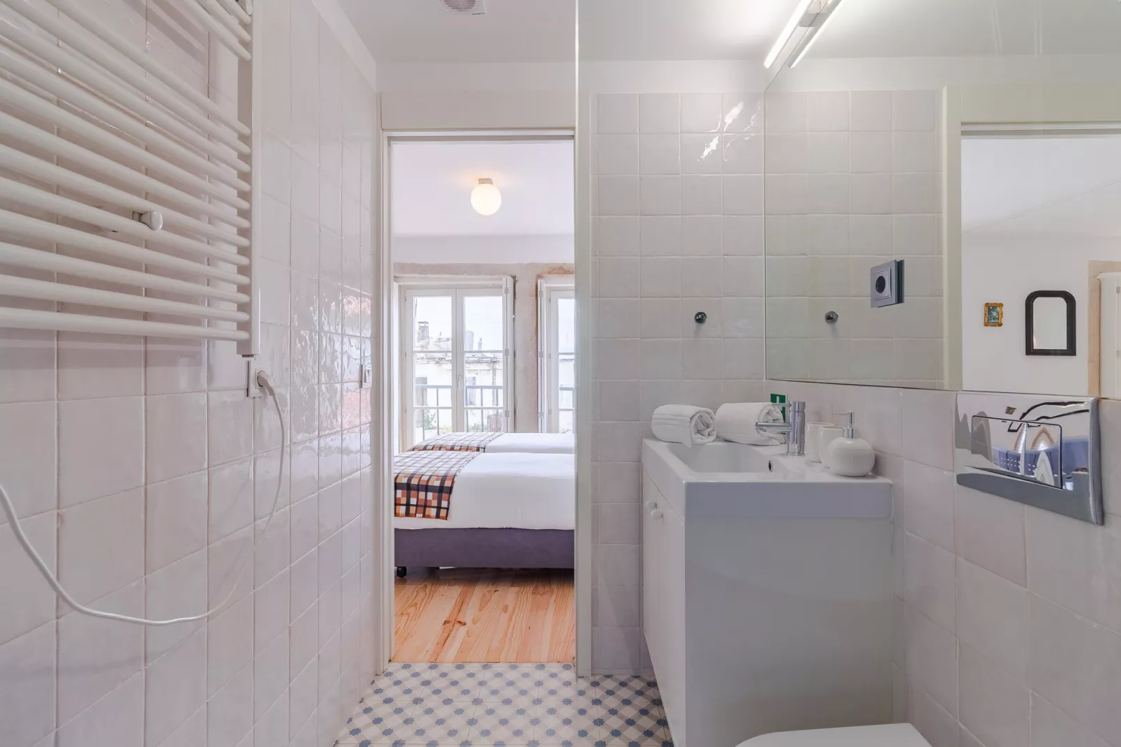 YOUROPO - The Tower 6T-Bathroom