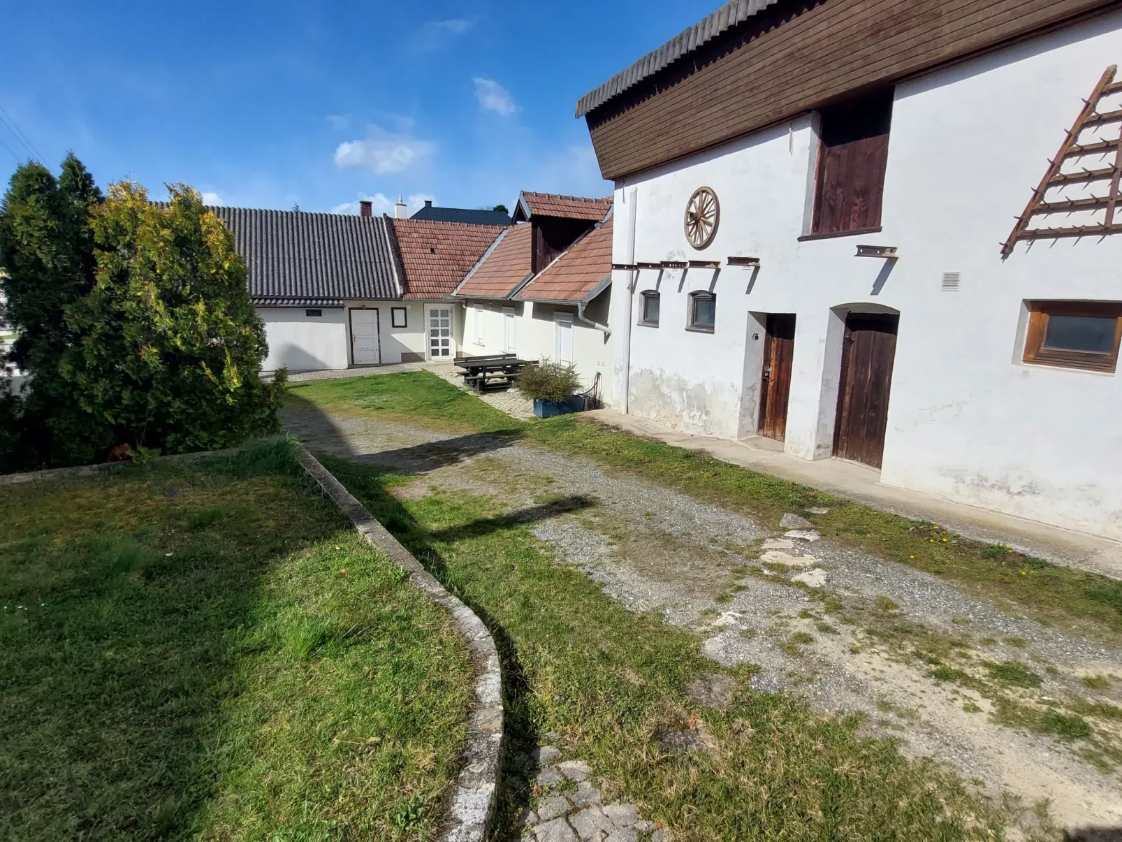 Friedl-Outside
