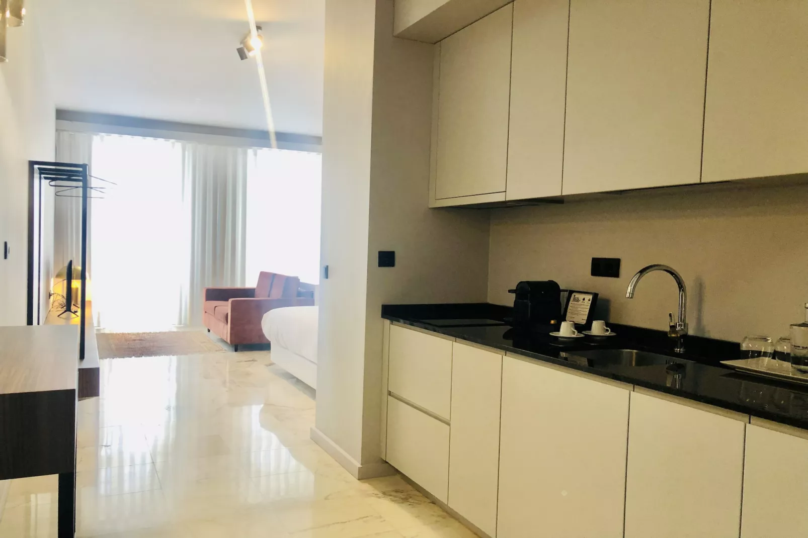 YOUROPO - Downtown 3B-Kitchen