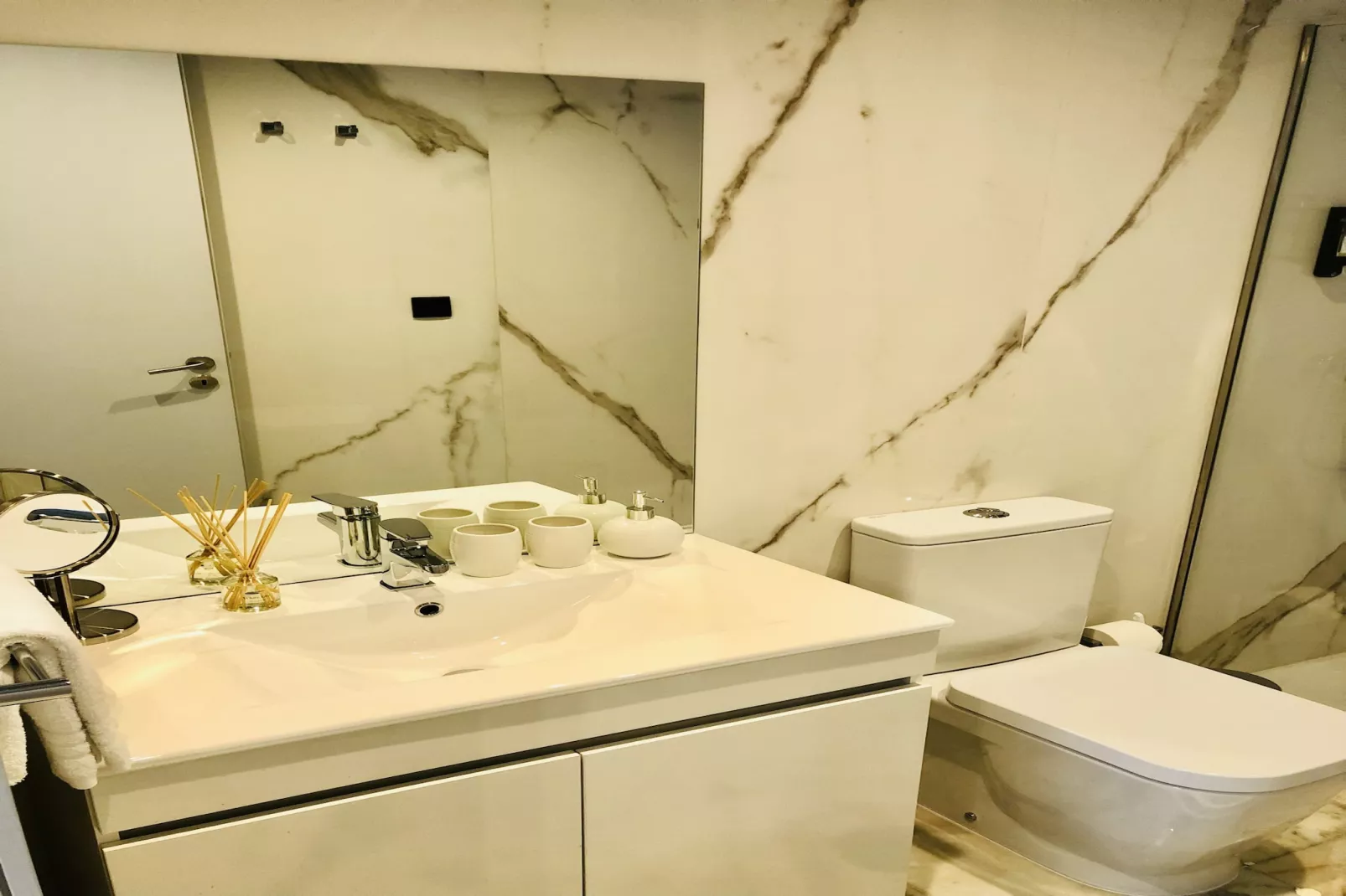 YOUROPO - Downtown 3B-Bathroom