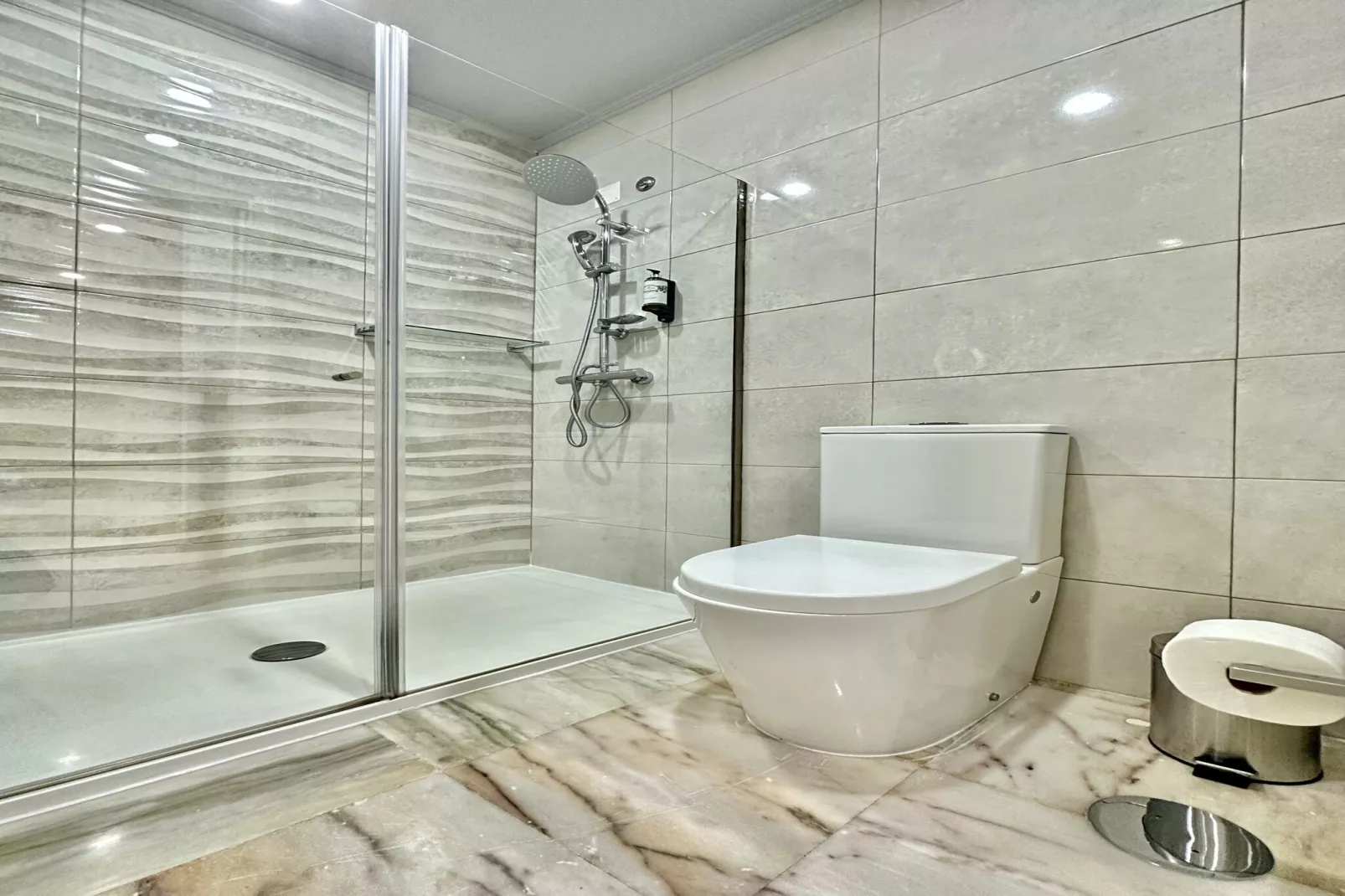 YOUROPO - Downtown 4A-Bathroom