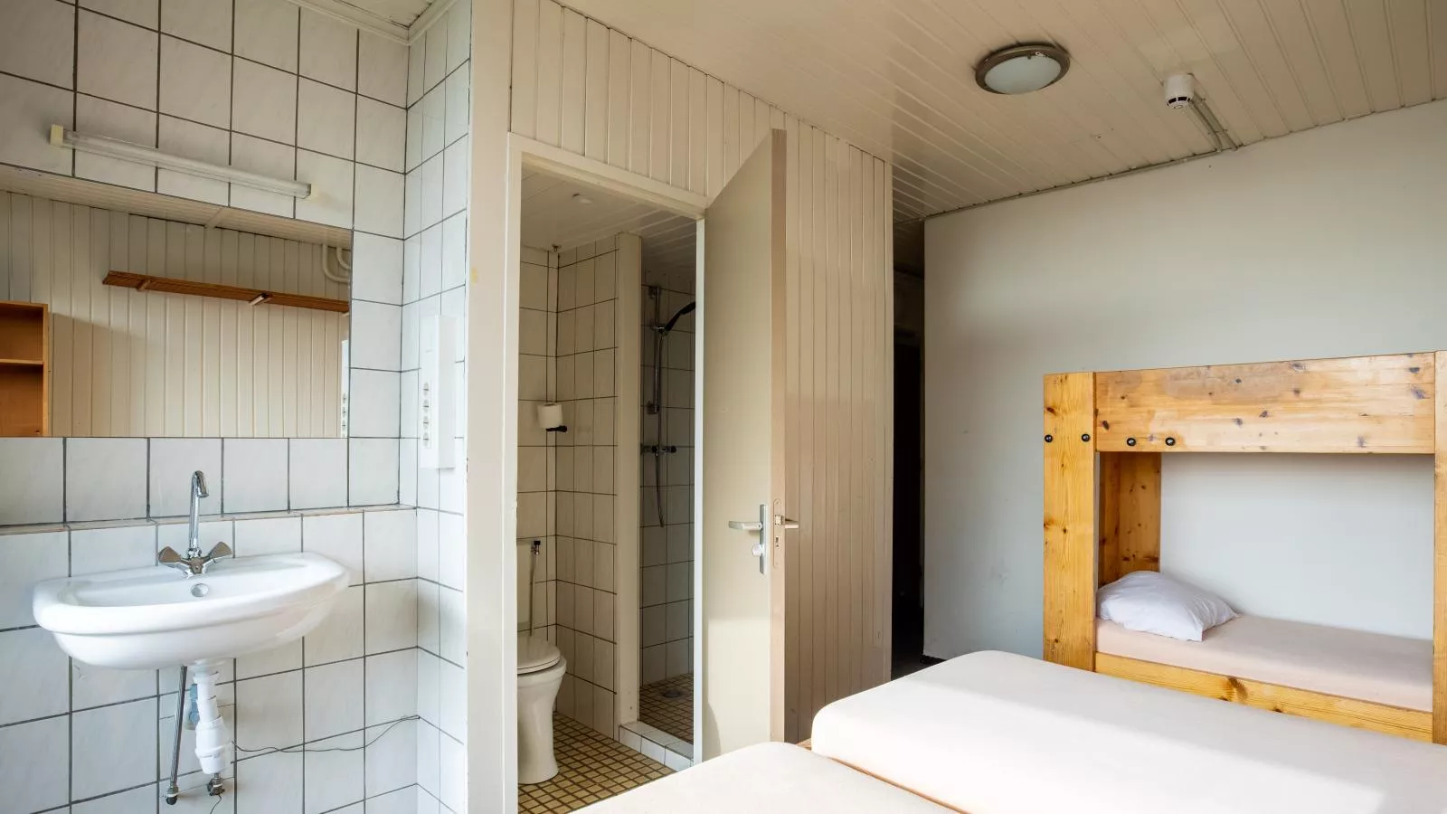 De Kaag Watersport Groepsaccommodatie - 30 pers-Bedroom