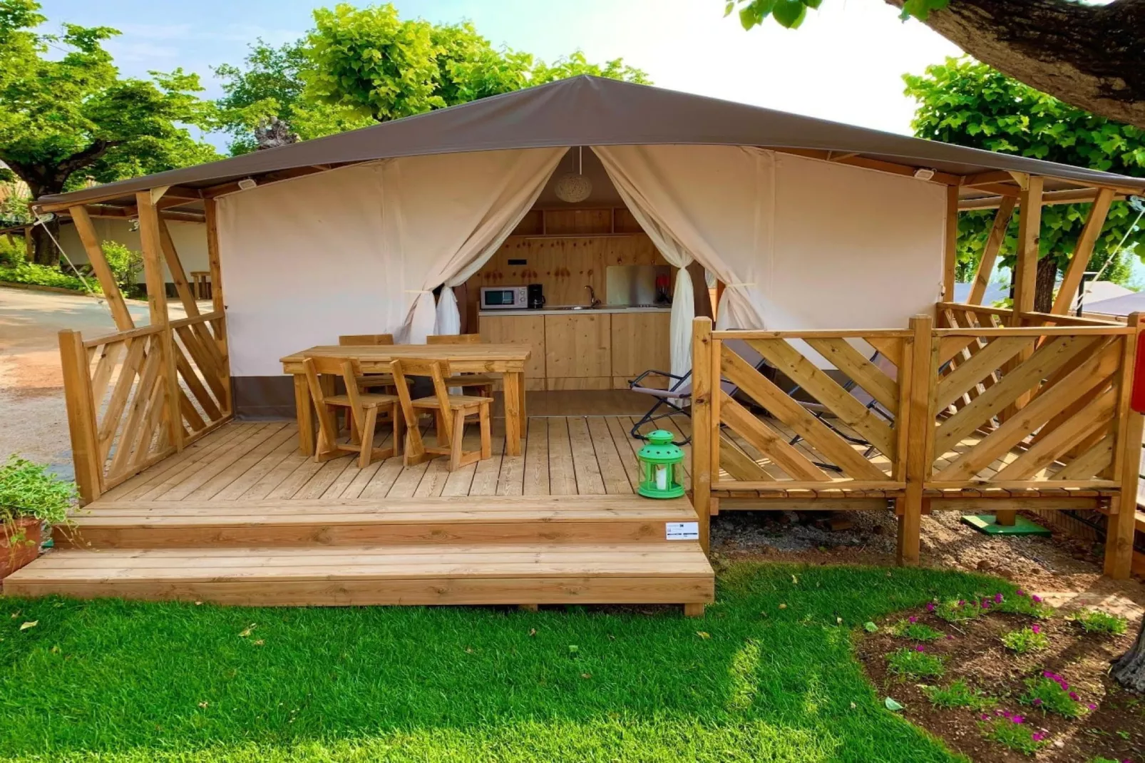 Caravan park della Colombaia Padenghe sul Garda-Safari Tend Dog-Exterior summer