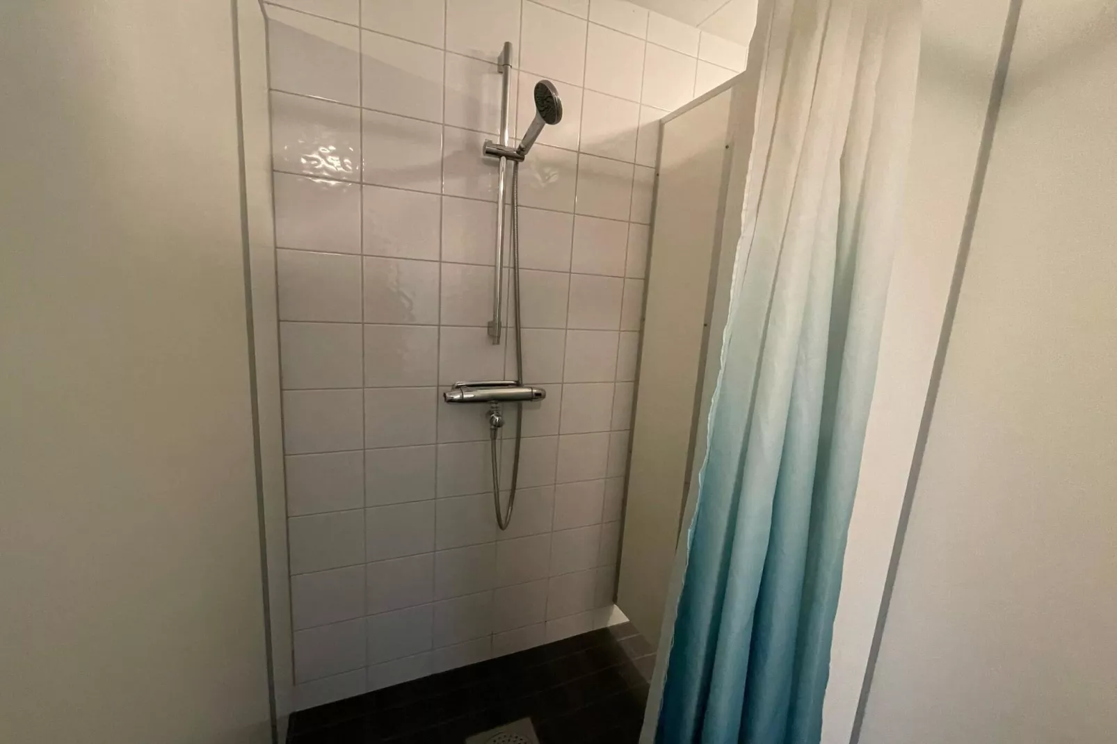 Västergårdens Lillstuga, delad dusch-Indoor