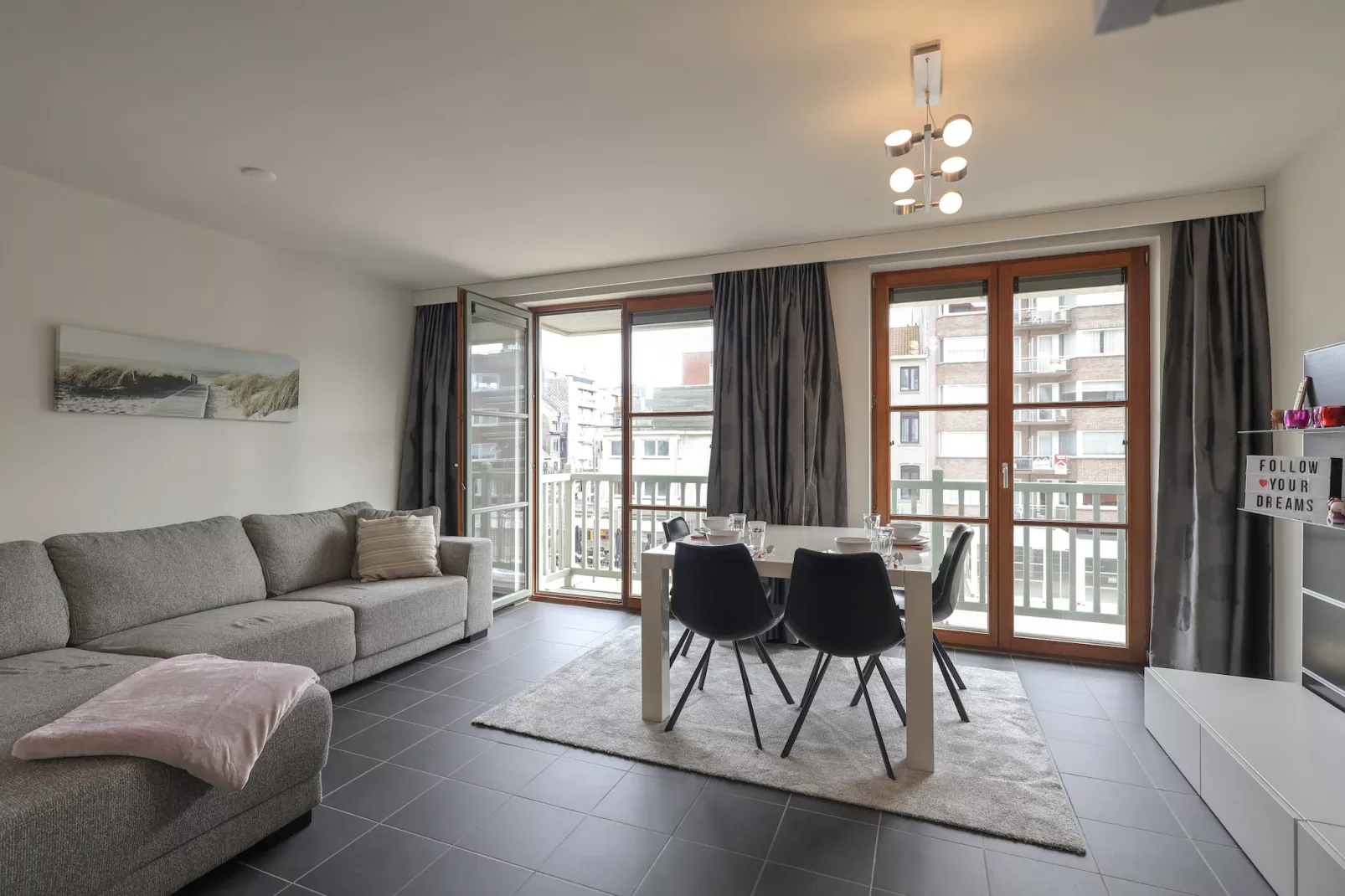 GAUQCD/GAUD2-Living room