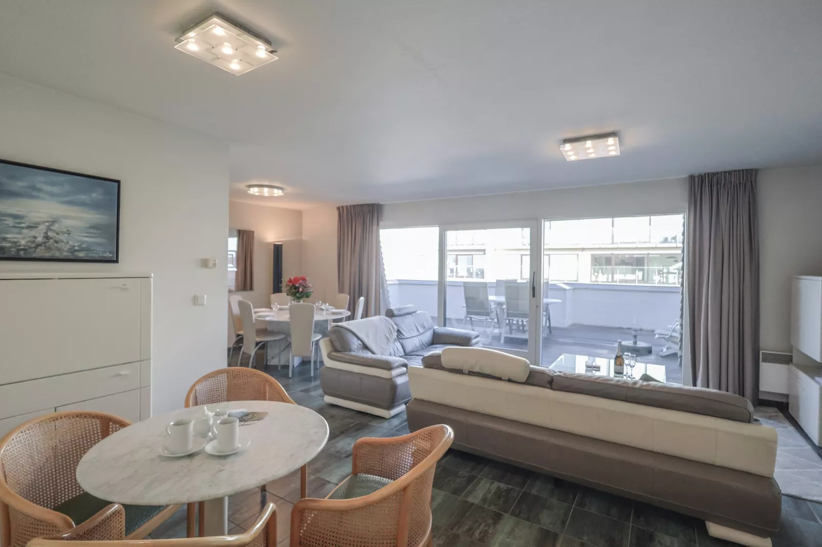 PLAZA H/3753-Dining room