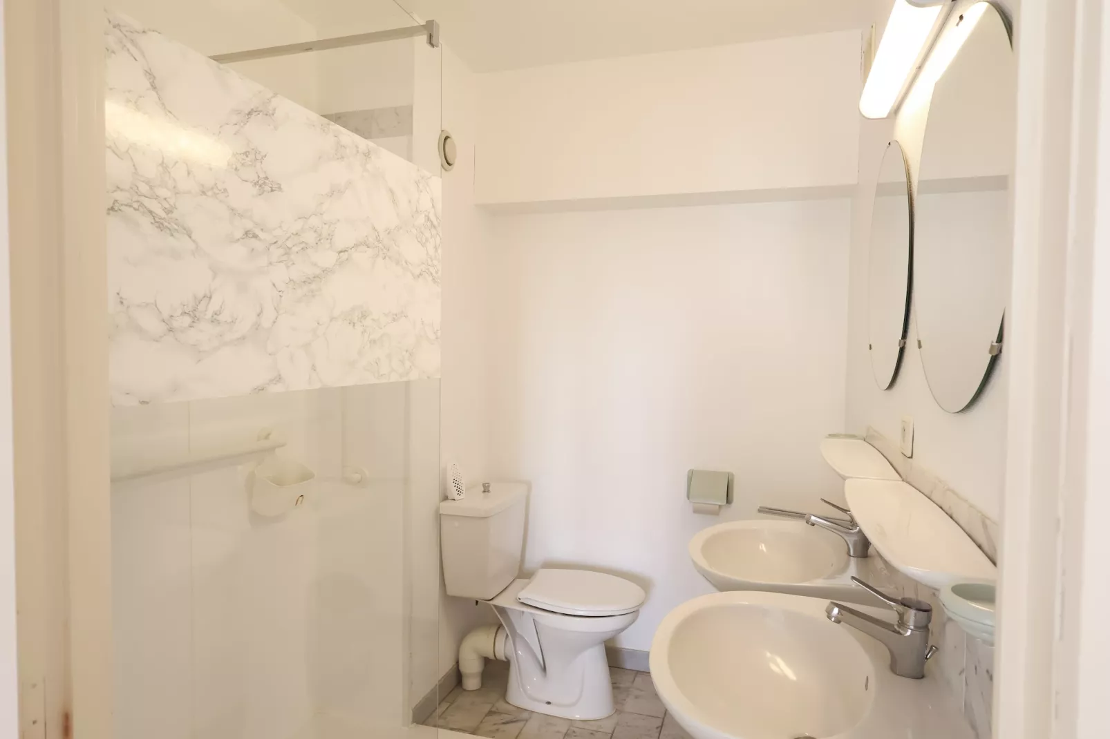 PLAZA H/3753-Bathroom