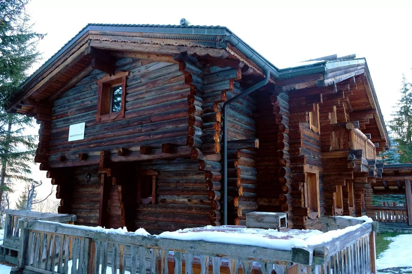 Chalet Elliot Est-Exterior winter