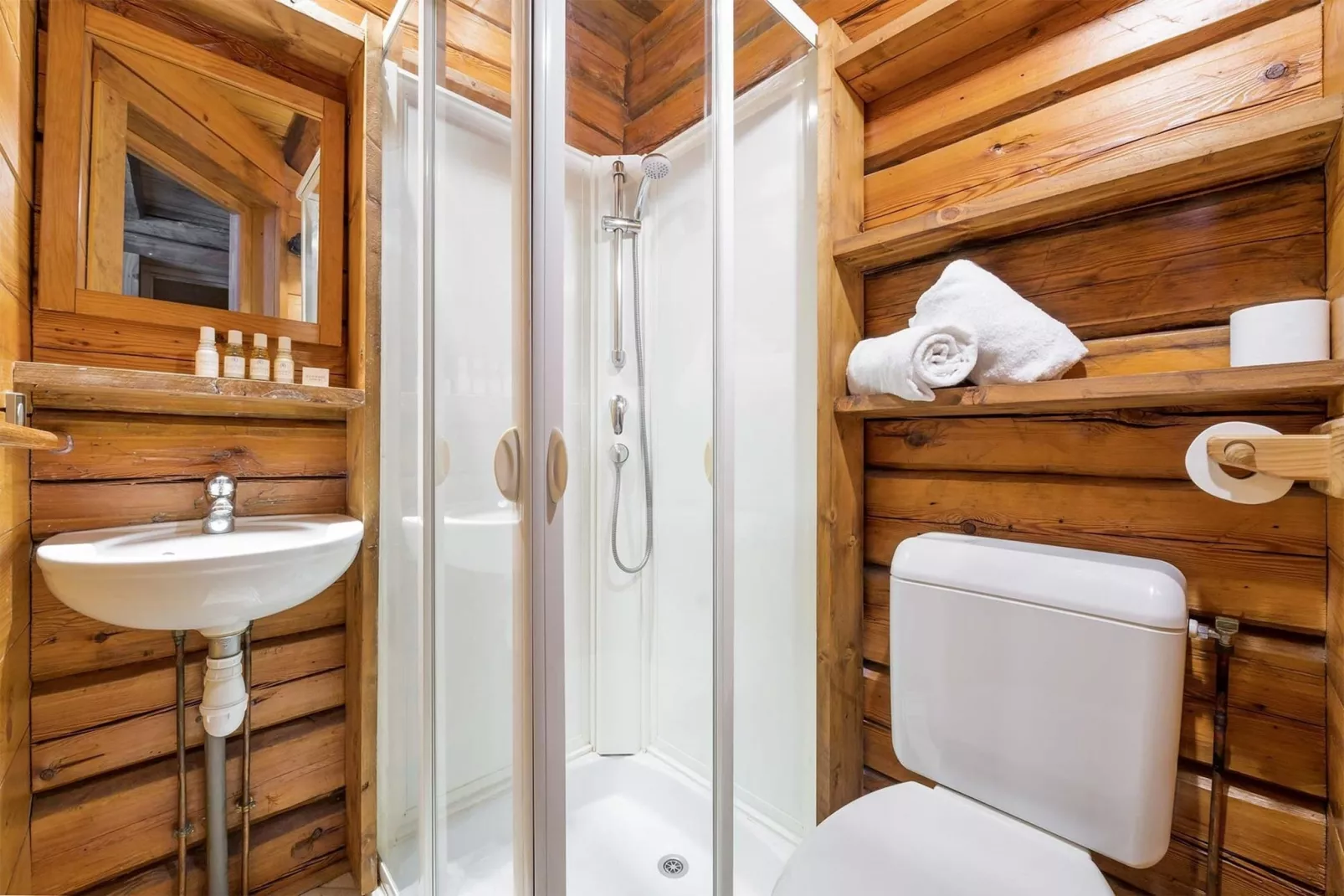 Chalet Elliot Est-Bathroom
