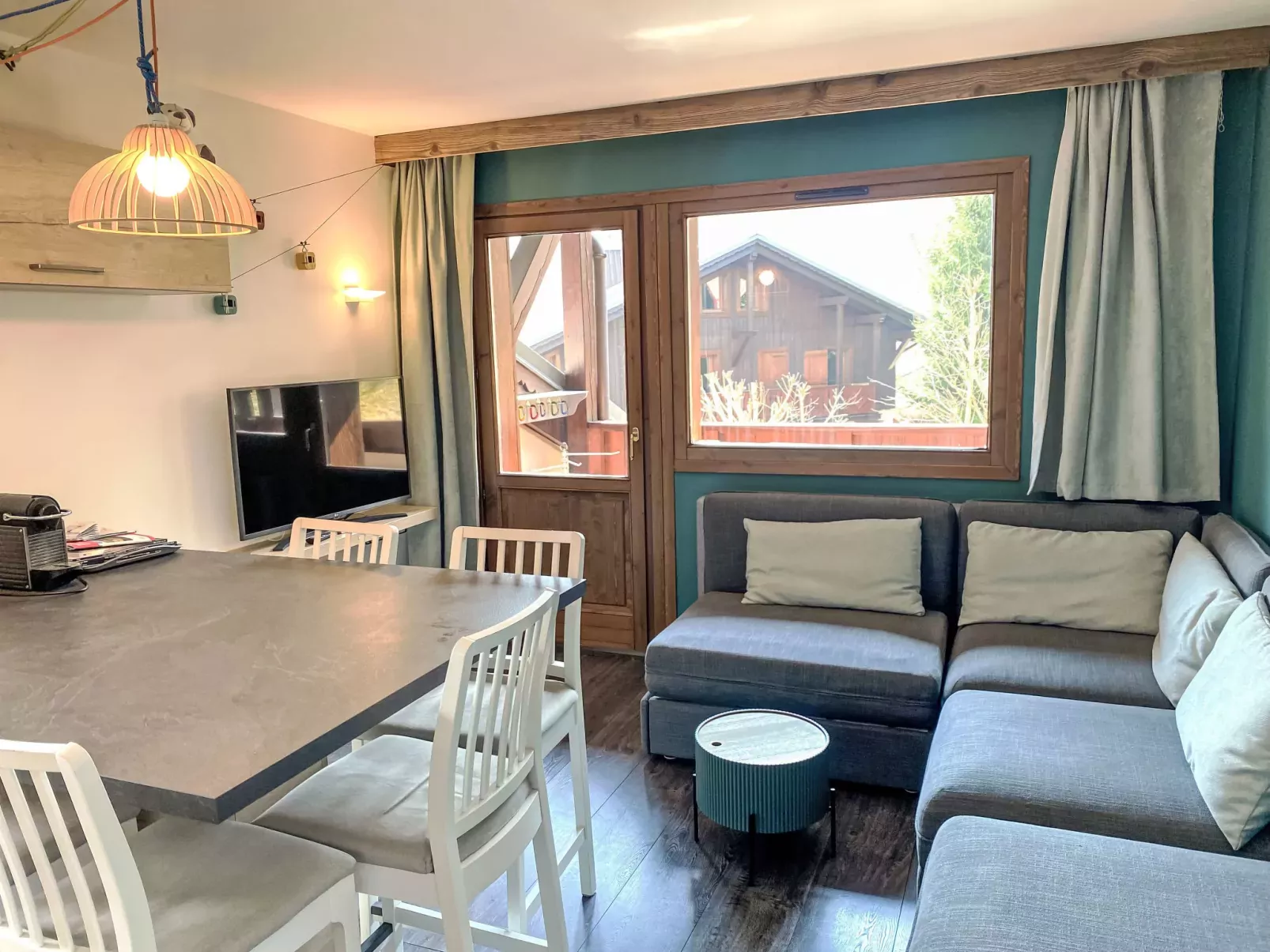 Les Grands Balcons-Inside