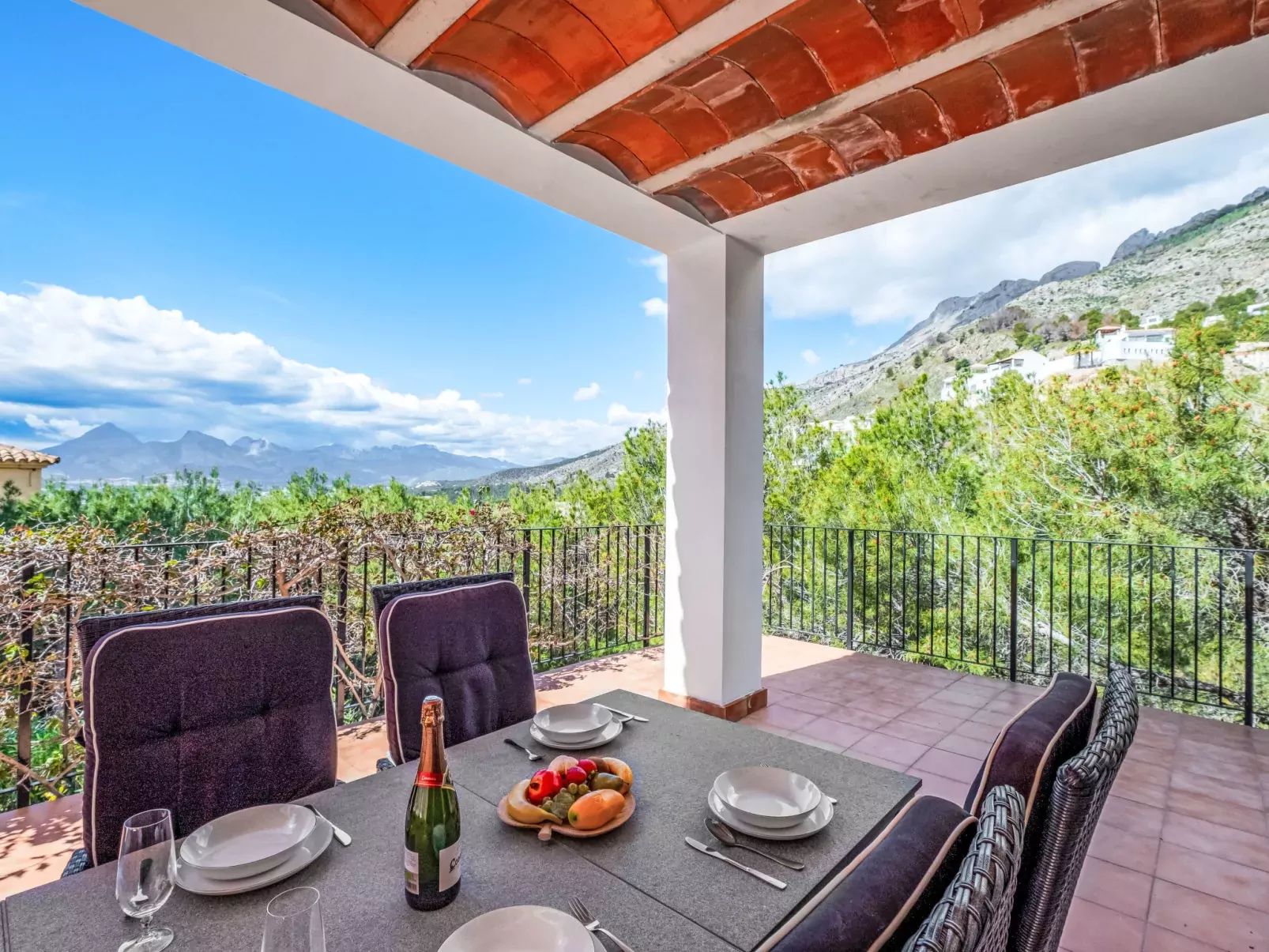 Vista Bernia-Outside