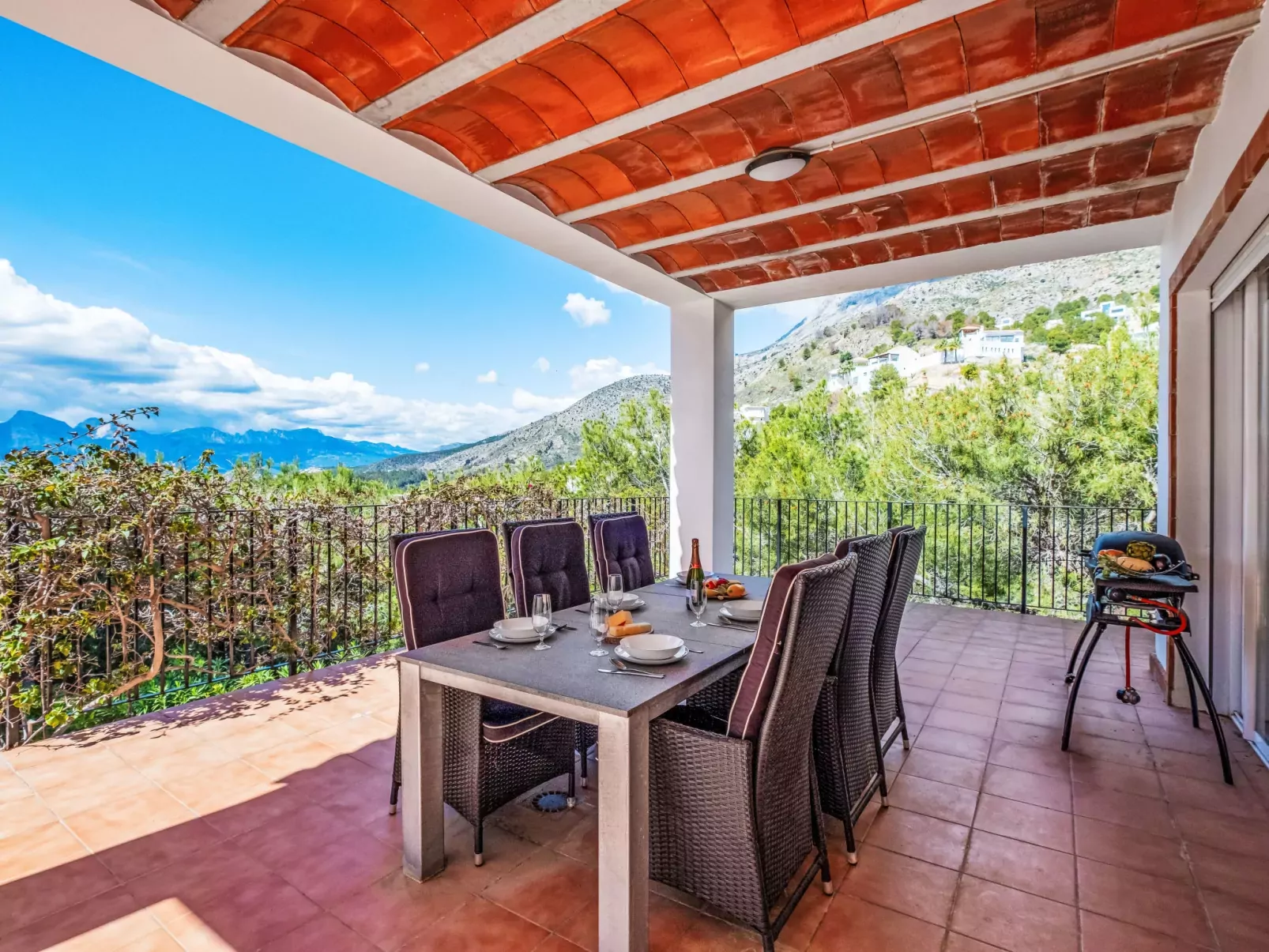 Vista Bernia-Outside