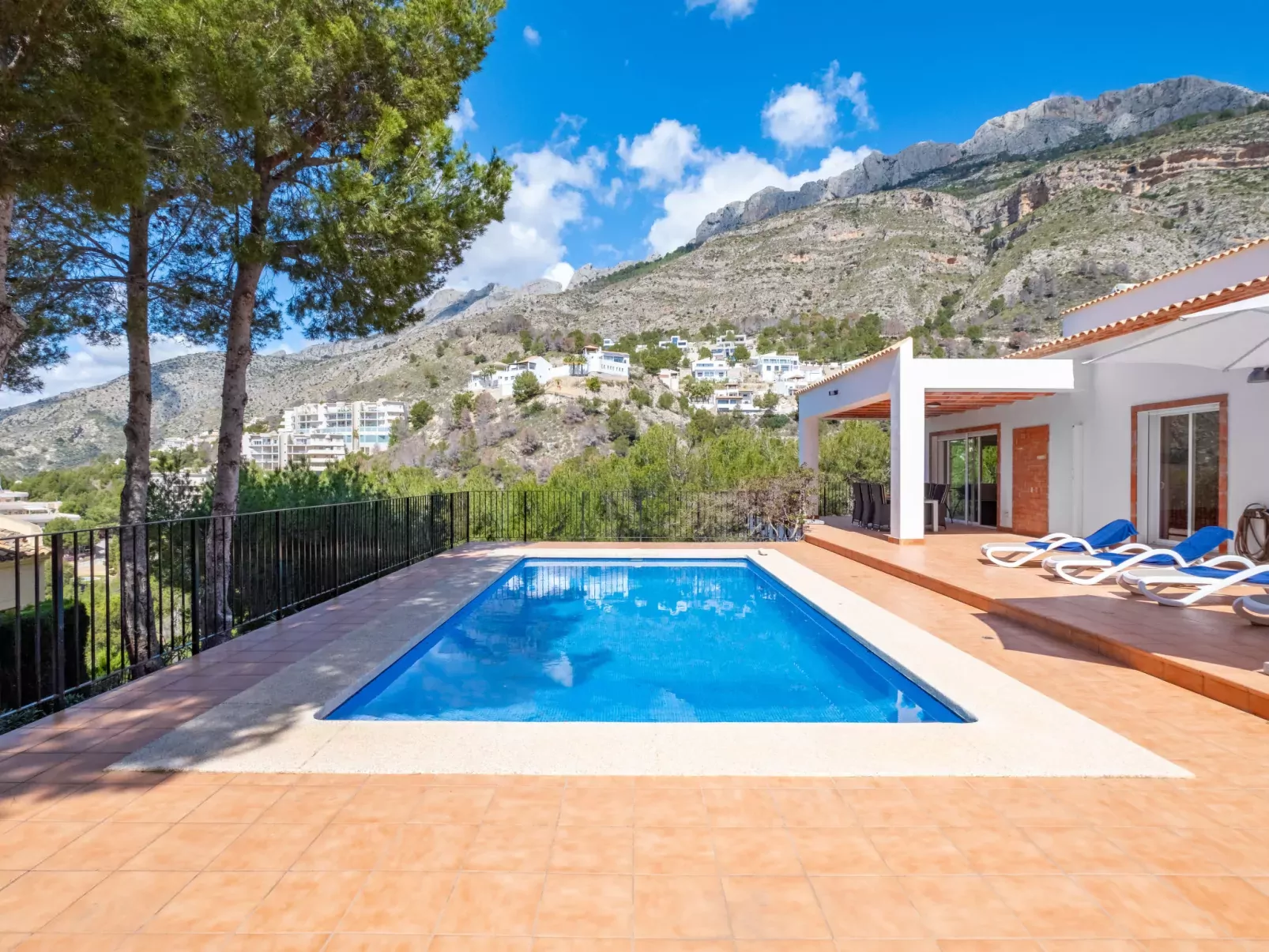 Vista Bernia-Outside