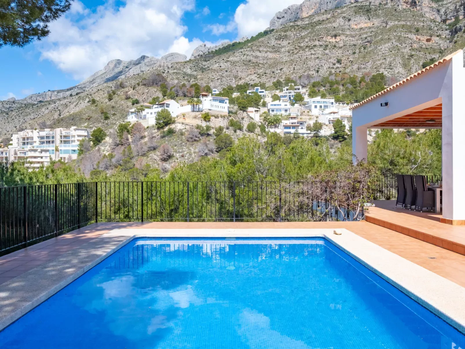 Vista Bernia-Outside