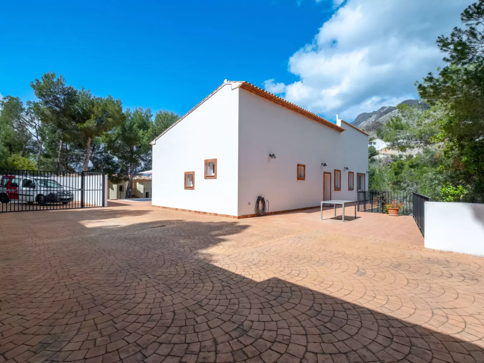 Vista Bernia-Outside