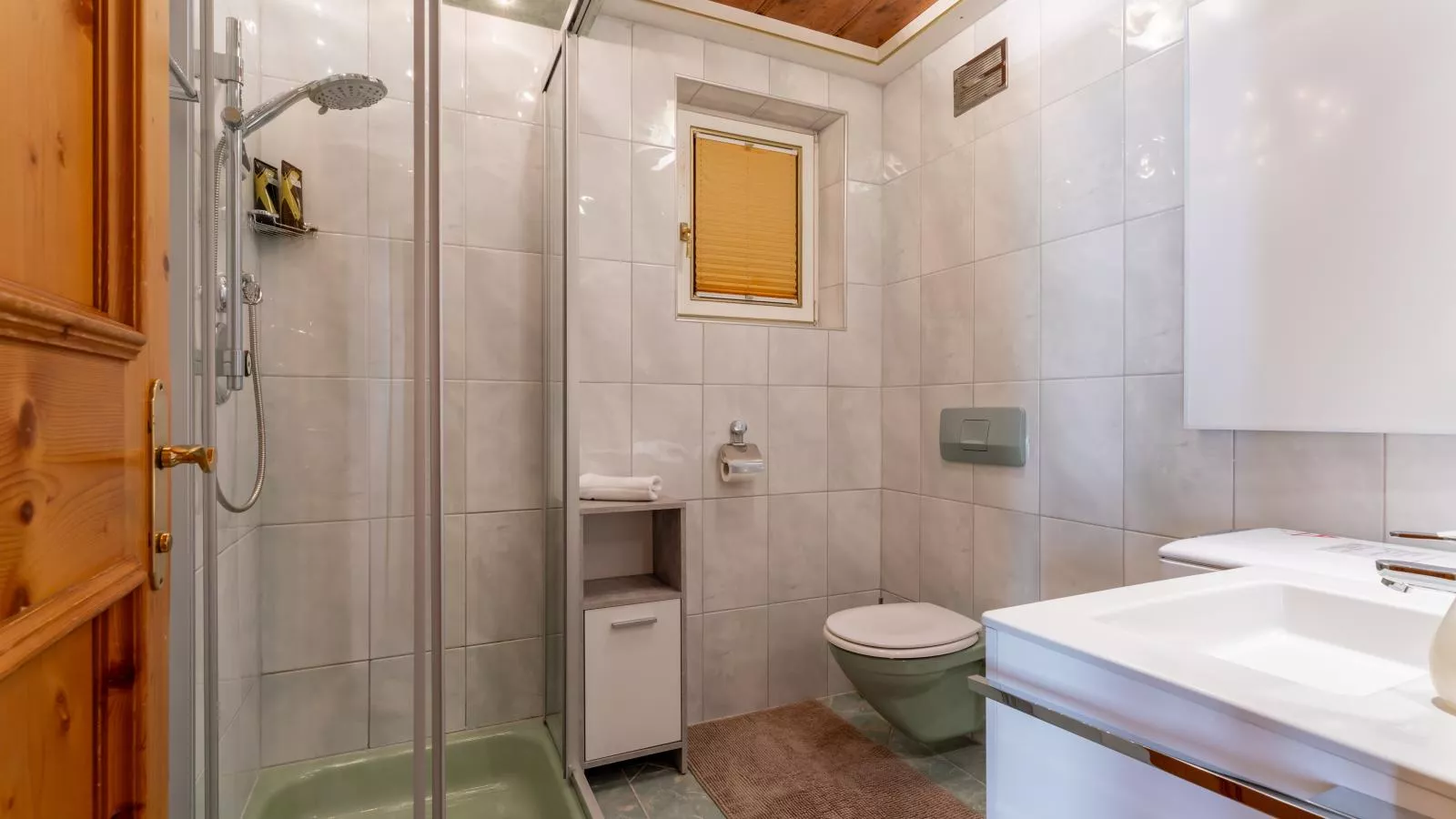 Elisabeth Sonnenseite-Bathroom