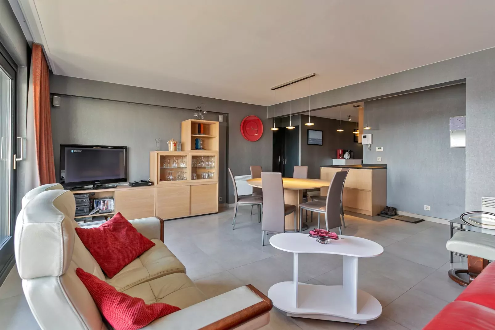 Wohnung mit 4 Zimmern und Terrasse-Wohnzimmer