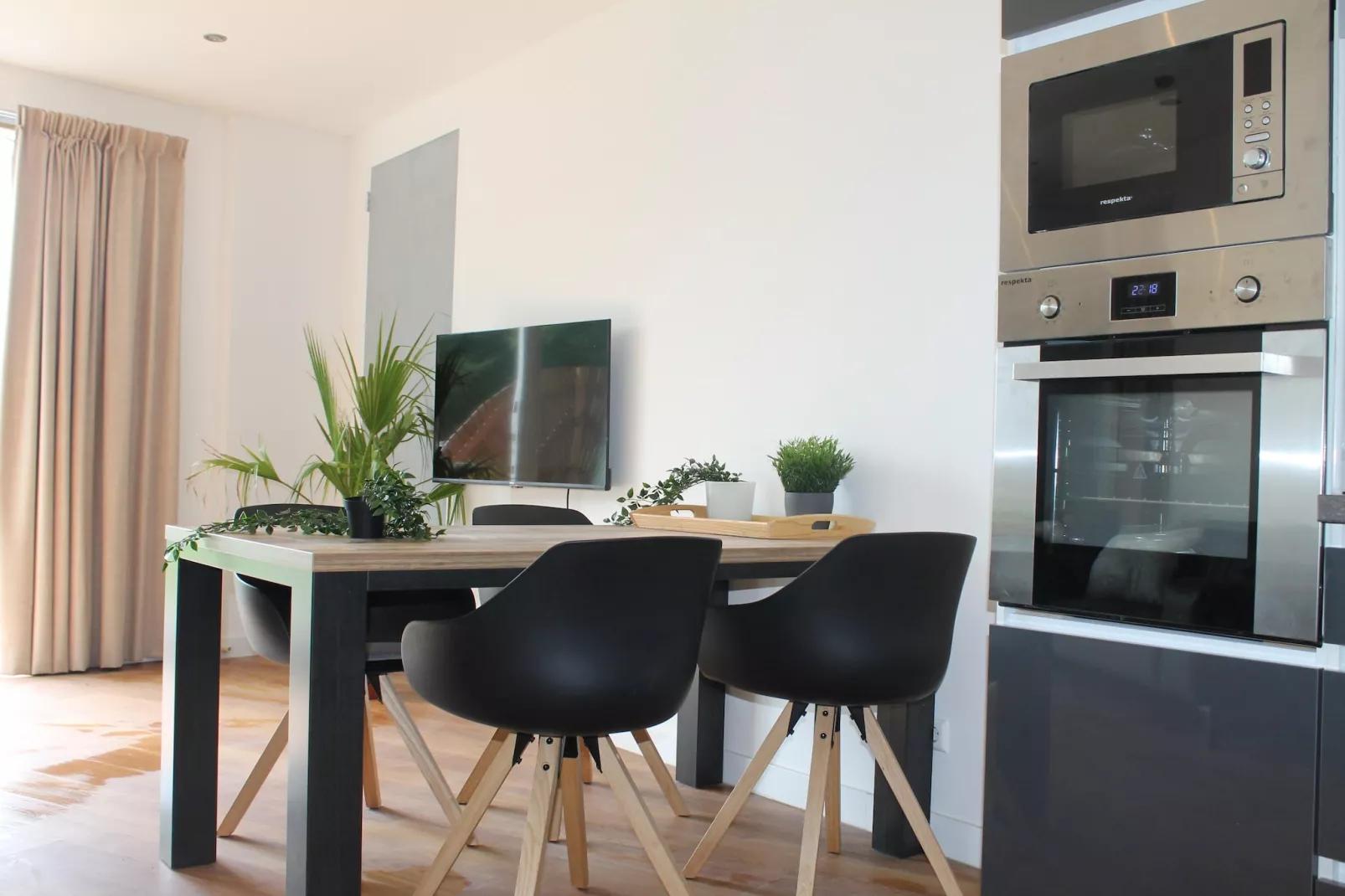 NR 3-Dining room