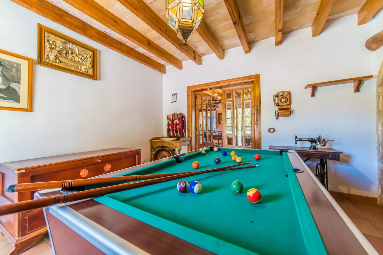 Caselles Petit-Recreation room