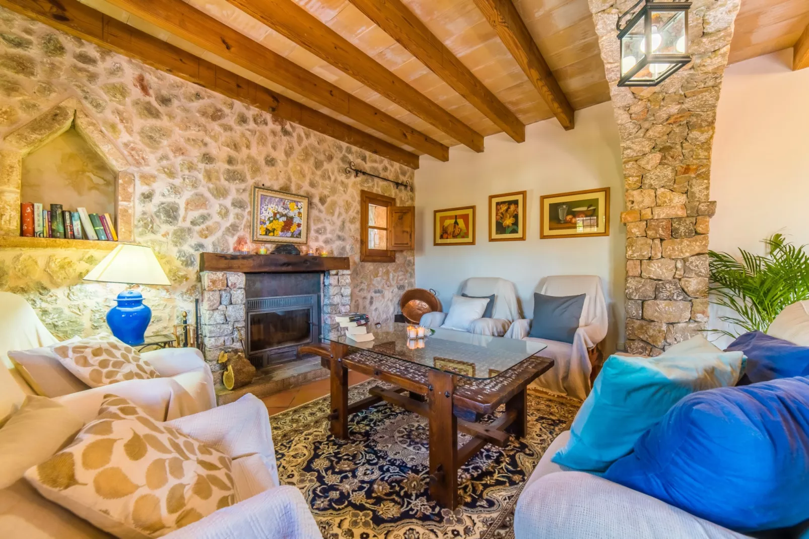 Caselles Petit-Living room