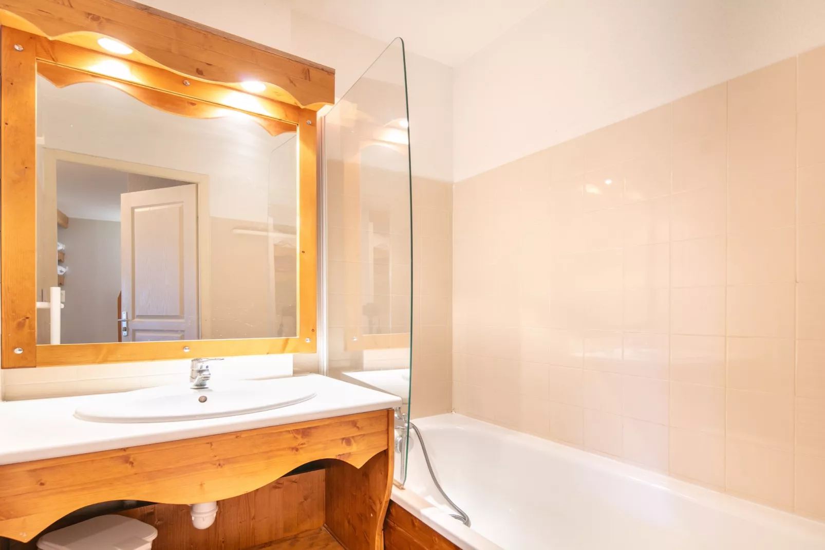 V. DU BACHAT AROLLES B N°02 - 2P6-Bathroom