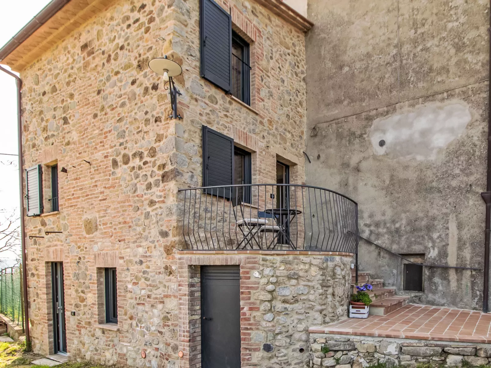 Santa Cristina-Outside