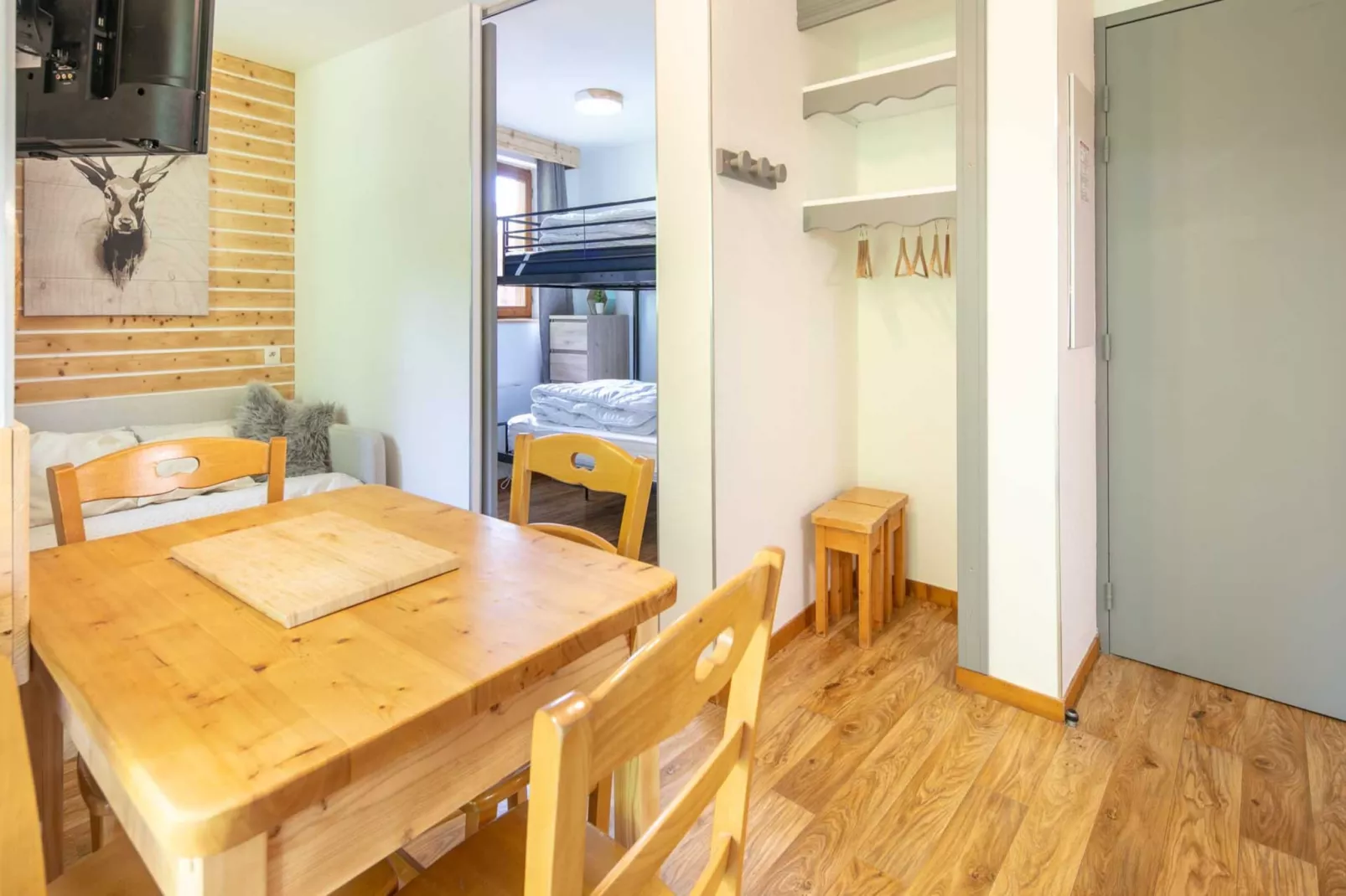 V. DU BACHAT MELEZES C N°23 - ST5-Living room