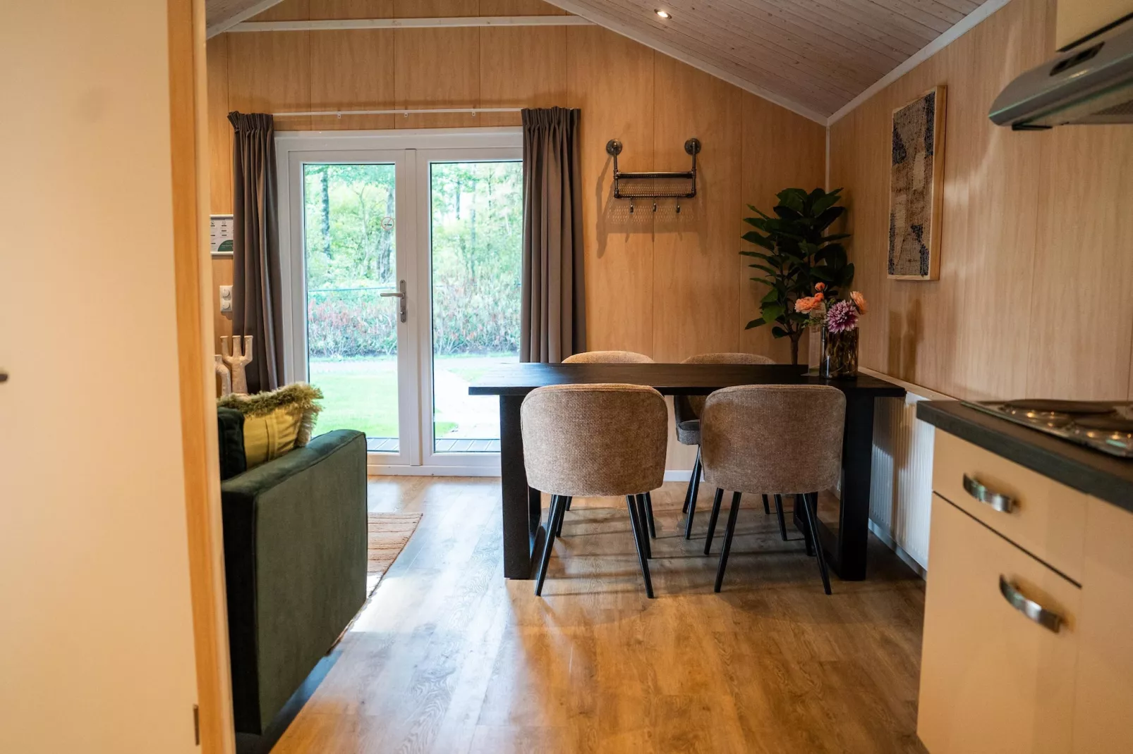 Vakantiepark Latour 2-Dining room