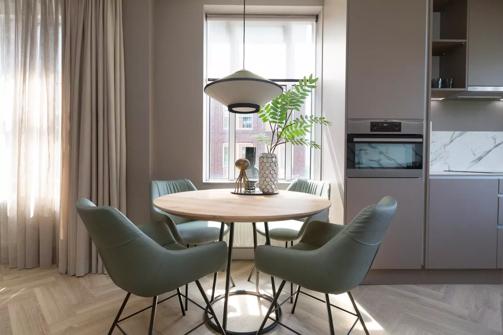 Maurits 6-Dining room
